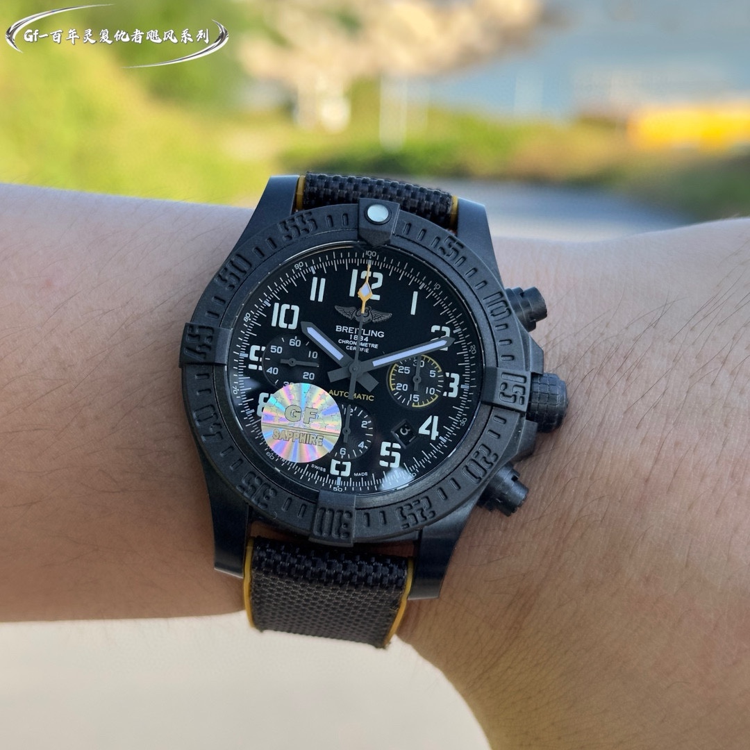 NO:156961,Breitling Breitling original one-to-one carbon fiber pattern, a new grade work. The Breitling Avengers Hurricane series 45mm chronograph was purchased two years ago to disassemble and inspect. After many efforts by watchmakers, they finally cracked and followed the Breitlight material. Breitlight is a thermoplastic resin with high temperature resistance. It combines polycarbonate with carbon fiber. The material is 3.3 times lighter than titanium metal and 5.8 times lighter than stainless steel, but it is stronger and will not be broken!  It also has many advantages, scratching, polishing, corrosion, super resistance, anti-magnetic and anti-allergicity, and also has a warmer touch than metal, and presents the mottled visual effect of carbon fiber. (Raw materials are purchased in Switzerland, hard-won, don't miss them if you like it) The real thing looks better [Jump], breitling19860909百年灵 Breitling 原装一比一的碳纤维纹路 究级新作 百年灵复仇者飓风系列45mm计时码表两年前购入原装拆解检验,经制表师多次努力,终破解沿袭Breitlight材质,Breitlight一种热塑性树脂,具有耐高温的优良特性,将聚碳酸酯与碳纤维复合,材料比钛金属轻3.3倍,比精钢轻5.8倍,但却更加坚固,摔不烂！且具备众多优点刮擦可打磨抛光、腐蚀的超强耐抗力,抗磁性、抗过敏性,同时拥有鑫比金属更加温暖的触感,并呈现碳纤维的斑驳视觉效果.（原材料购于瑞士,来之不易,喜欢的不要错过哦）实物更好看哦[跳跳],,breitling,Watch