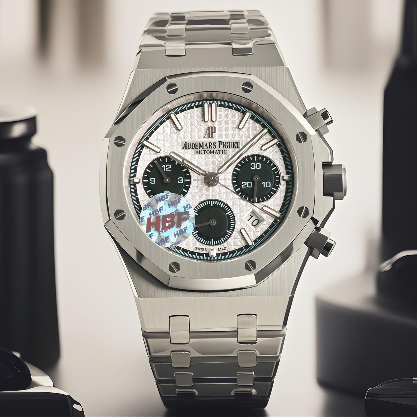 NO:151085,Gold HBF Factory Audemars Piguet's biggest hit at the end of the year (original mold opening, three-piece shell cover, one-to-one original replica, making it the thinnest and best, and avoiding fake at a glance) Audemars Piguet Royal Oak Series 26331ST.OO.1220ST.01 Chronograph!  1 It adopts a chronograph movement that is the same as the genuine product (6-character small seconds)!  The 2316L stainless steel case (three-piece case cover) has been brushed and partially polished and polished, showing a unique temperament of exquisite and toughness!  3 Rough and atmospheric 41mm dial, 14mm thick, full of strength!  4 Super luminous display, which can read time in any environment!  HBF took 16 months to 100% original reproduction, masterpiece, instantly sold the ordinary version of the market, welcome to taste it!  ,,audemars19860909金 HBF Factory 爱彼 Audemars Piguet年末重磅 市场最高版本（原版开模,三件壳套,一比一原版复刻, 做到最薄最好,杜绝一眼假） 爱彼皇家橡树系列26331ST.OO.1220ST.01 计时码表！ 1采用同正品一致（6字位小秒）计时机芯！ 2316L精钢表壳,（三件壳套）通过拉丝和部分抛光打磨处理之后,展现出精致而硬气的独特气质！ 3粗犷大气的41mm表盘,14mm 厚度,劲道十足！ 4超强夜光显示,可以在任何环境下读取时间！ HBF 耗时 16 个月一比一原版复刻,匠心力作 ,秒杀市场普通版本,欢迎各位表友品鉴！,,audemars,Watch