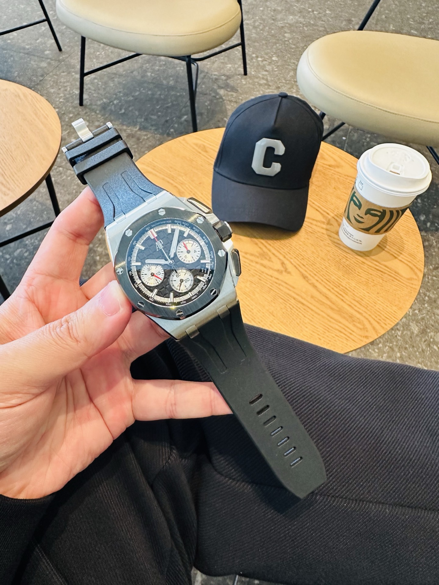 NO:703436,LS.Factory Audemars Piguet Royal Oak Offshore 26420 New Upgraded Version 1. The newly molded 43mm case (the market version is 44mm, which is the case of the old 26400) adopts a new design, a more ergonomic case, and more exquisite case details. It has larger polished chamfers, size 43MM~15.6MM,  The 43 mm wide case has been carefully modified to accommodate the new movement with a slightly larger diameter. 2. Calendar upgrade. After the transformation of the movement, the original large calendar has been realized. The date window has been pushed to the edge of the dial, and the hands have also been slightly modified. 3. The movement is made of Dandong (6 small seconds) modified Caliber4401 (large splint) for better appearance and more stable quality. 4. The case is made of Japanese 316  Made of fine steel, the steel shell is brighter and brighter (not ordinary 306 steel used in the market) 5. The ring is made of Korean imported ceramics (black, blue, green, ceramic ring) and the mirror is made of sapphire glass 6. The strap is made of imported fluorine rubber tape, which is more comfortable to wear and feels better. The belt is made of first-layer cowhide, and the cloth belt is made of leather wrapping cloth, which is not pressed from leather. 7.  The dial is upgraded, the dial pattern is slow-cut by CNC (not hydraulic), the finished pattern is clear, and the iconic squares are now connected to each other by crosses.,,audemars,cowhide19860909LS .Factory 爱彼 Audemars Piguet  皇家橡树离岸型26420 全新升级版 1、新开模43 毫米表壳（市场版本44毫米,是套用旧款26400的壳）采用全新设计、更符合人体工学的表壳、更精致的表壳细节,它具有较大的抛光倒角, 尺寸 43MM~15.6MM, 43毫米宽的表壳经过精心修饰,以容纳直径稍大的新机芯 2、 日历升级,经过对机芯的改造,实现了对原版的大日历,日期窗口被推到了表盘的边缘,指针也经过了轻微修饰. 3、机芯采用丹东（6 小秒）改 Calibre4401(大夹板）更佳美观,质量更稳定. 4、表壳采用日本 316 精钢打造,显示出钢壳更佳鲜亮（非市场用普通 306 钢） 5、圈口采用韩国进口陶瓷（有黑色,蓝色,绿色,陶瓷圈口）镜面采用蓝宝石玻璃镜面 6、 表带采用进口氟橡胶胶带,配带起来更加舒服,手感更好,皮带采用头层牛皮,布带采用皮包布,非皮革压制而出 7、 表盘升级,表盘纹路由CNC慢冼（非油压式）,成品纹路清晰,标志性的方形现在通过十字相互连接.,,audemars,cowhide,Watch