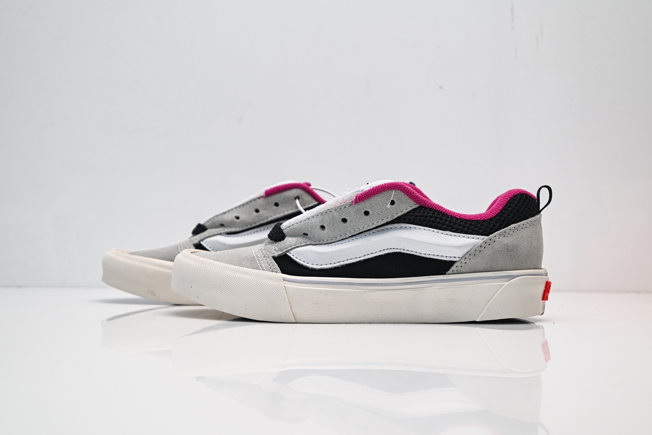 Vans Knu Skool CL 万斯范斯低帮休闲运动帆布滑板鞋 薄底 纯硫化 可盐可咸 夏季百搭神器 VN0007QDWHT 白黑紫-Top High Quatity Cheap Sneakers Fashion Clothing Clothes Bags handbags Shoes of all Brand wholesale With The best Quality And Beautiful Price from China Factory Chinese suppliers wholesaler seller Vans Knu Skool CL 万斯范斯低帮休闲运动帆布滑板鞋 薄底 纯硫化 可盐可咸 夏季百搭神器 VN0007QDWHT 白黑紫