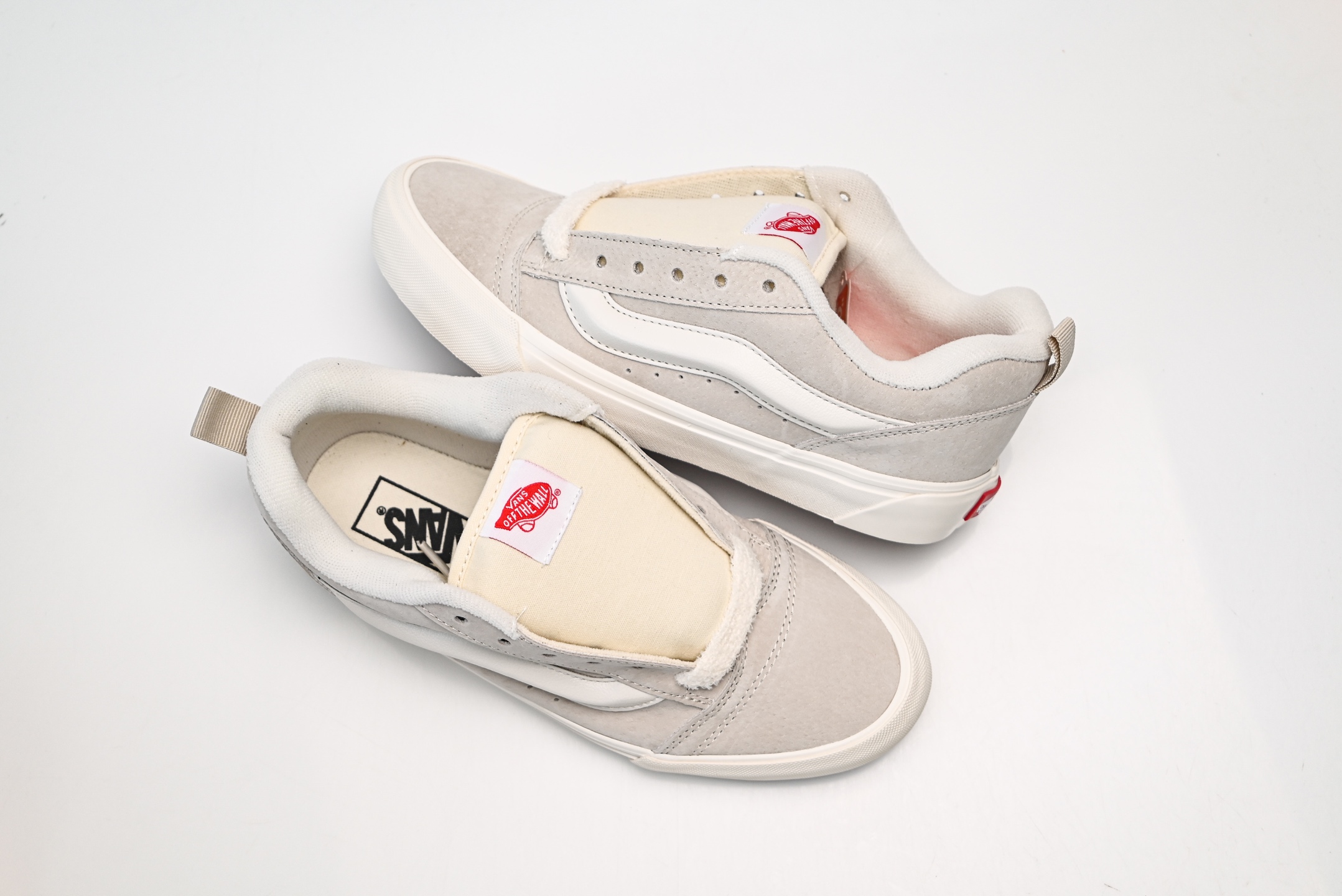 Vans Knu Skool CL 万斯范斯低帮休闲运动帆布滑板鞋 薄底 纯硫化 可盐可咸 夏季百搭神器 VN000CS0W00 白浅灰-Top High Quatity Cheap Sneakers Fashion Clothing Clothes Bags handbags Shoes of all Brand wholesale With The best Quality And Beautiful Price from China Factory Chinese suppliers wholesaler seller Vans Knu Skool CL 万斯范斯低帮休闲运动帆布滑板鞋 薄底 纯硫化 可盐可咸 夏季百搭神器 VN000CS0W00 白浅灰