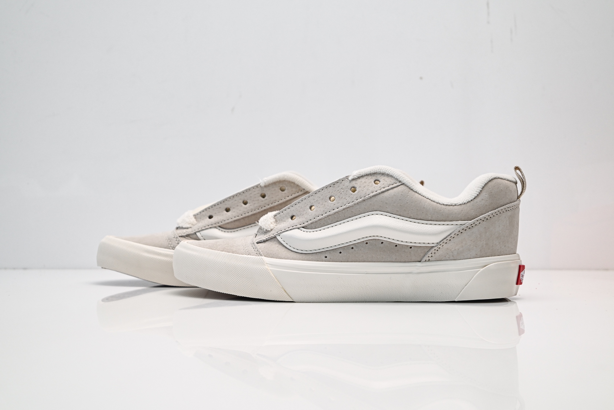 Vans Knu Skool CL 万斯范斯低帮休闲运动帆布滑板鞋 薄底 纯硫化 可盐可咸 夏季百搭神器 VN000CS0W00 白浅灰-Top High Quatity Cheap Sneakers Fashion Clothing Clothes Bags handbags Shoes of all Brand wholesale With The best Quality And Beautiful Price from China Factory Chinese suppliers wholesaler seller Vans Knu Skool CL 万斯范斯低帮休闲运动帆布滑板鞋 薄底 纯硫化 可盐可咸 夏季百搭神器 VN000CS0W00 白浅灰