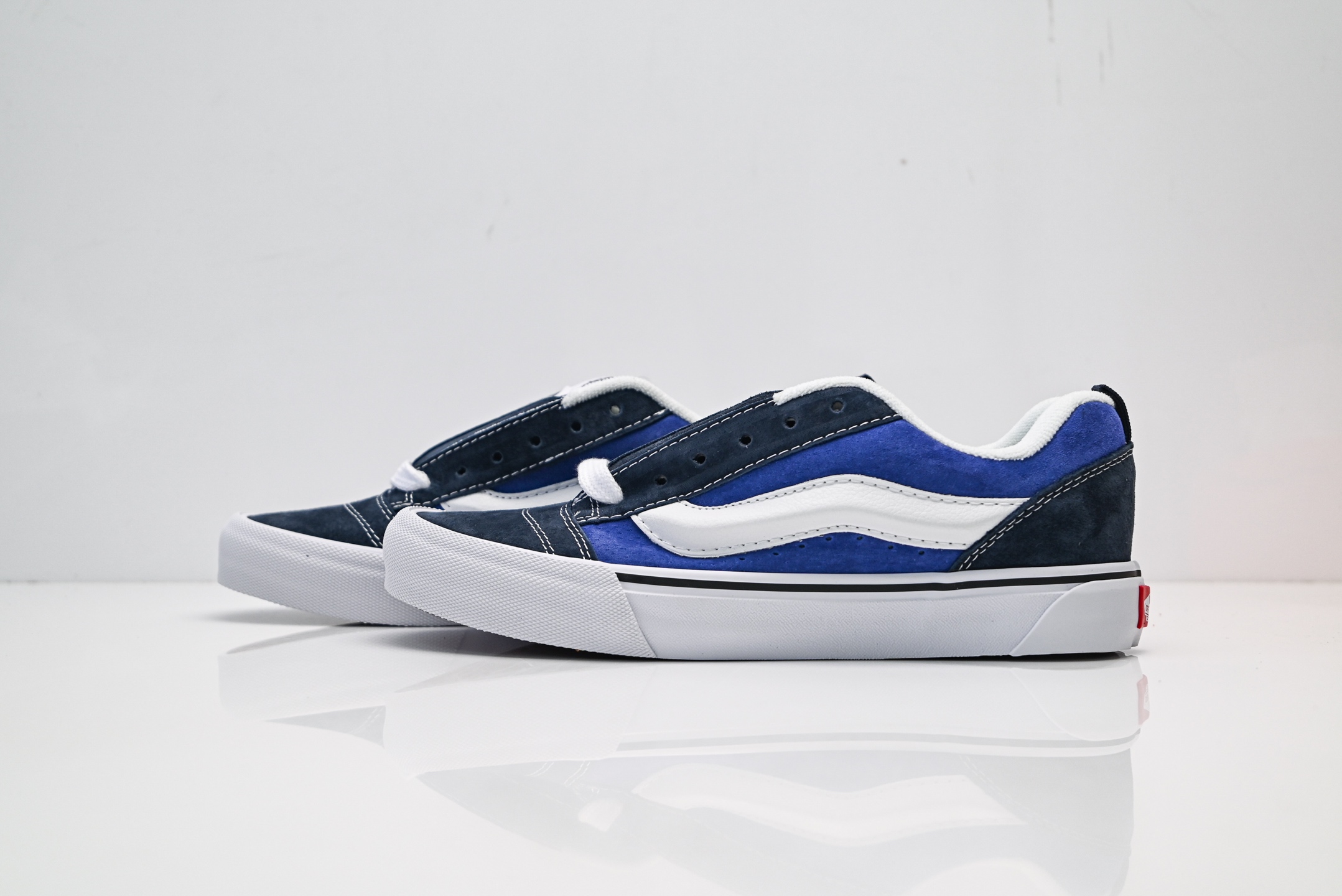 Vans Knu Skool CL 万斯范斯低帮休闲运动帆布滑板鞋 面包鞋 薄底 纯硫化 可盐可咸 夏季百搭神器 VN0009QCNWD 蓝白经典-Top High Quatity Cheap Sneakers Fashion Clothing Clothes Bags handbags Shoes of all Brand wholesale With The best Quality And Beautiful Price from China Factory Chinese suppliers wholesaler seller Vans Knu Skool CL 万斯范斯低帮休闲运动帆布滑板鞋 面包鞋 薄底 纯硫化 可盐可咸 夏季百搭神器 VN0009QCNWD 蓝白经典