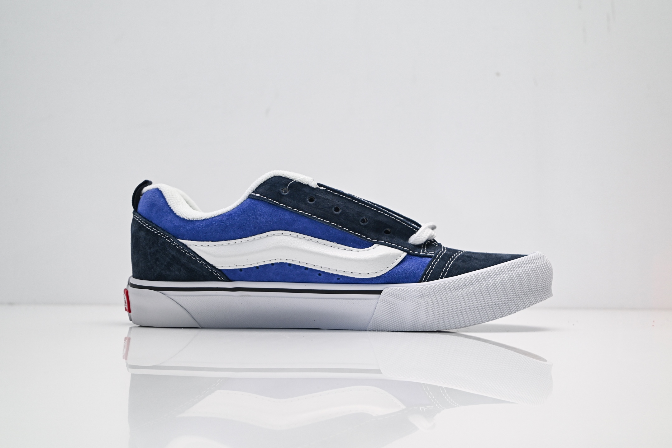Vans Knu Skool CL 万斯范斯低帮休闲运动帆布滑板鞋 面包鞋 薄底 纯硫化 可盐可咸 夏季百搭神器 VN0009QCNWD 蓝白经典-Top High Quatity Cheap Sneakers Fashion Clothing Clothes Bags handbags Shoes of all Brand wholesale With The best Quality And Beautiful Price from China Factory Chinese suppliers wholesaler seller Vans Knu Skool CL 万斯范斯低帮休闲运动帆布滑板鞋 面包鞋 薄底 纯硫化 可盐可咸 夏季百搭神器 VN0009QCNWD 蓝白经典