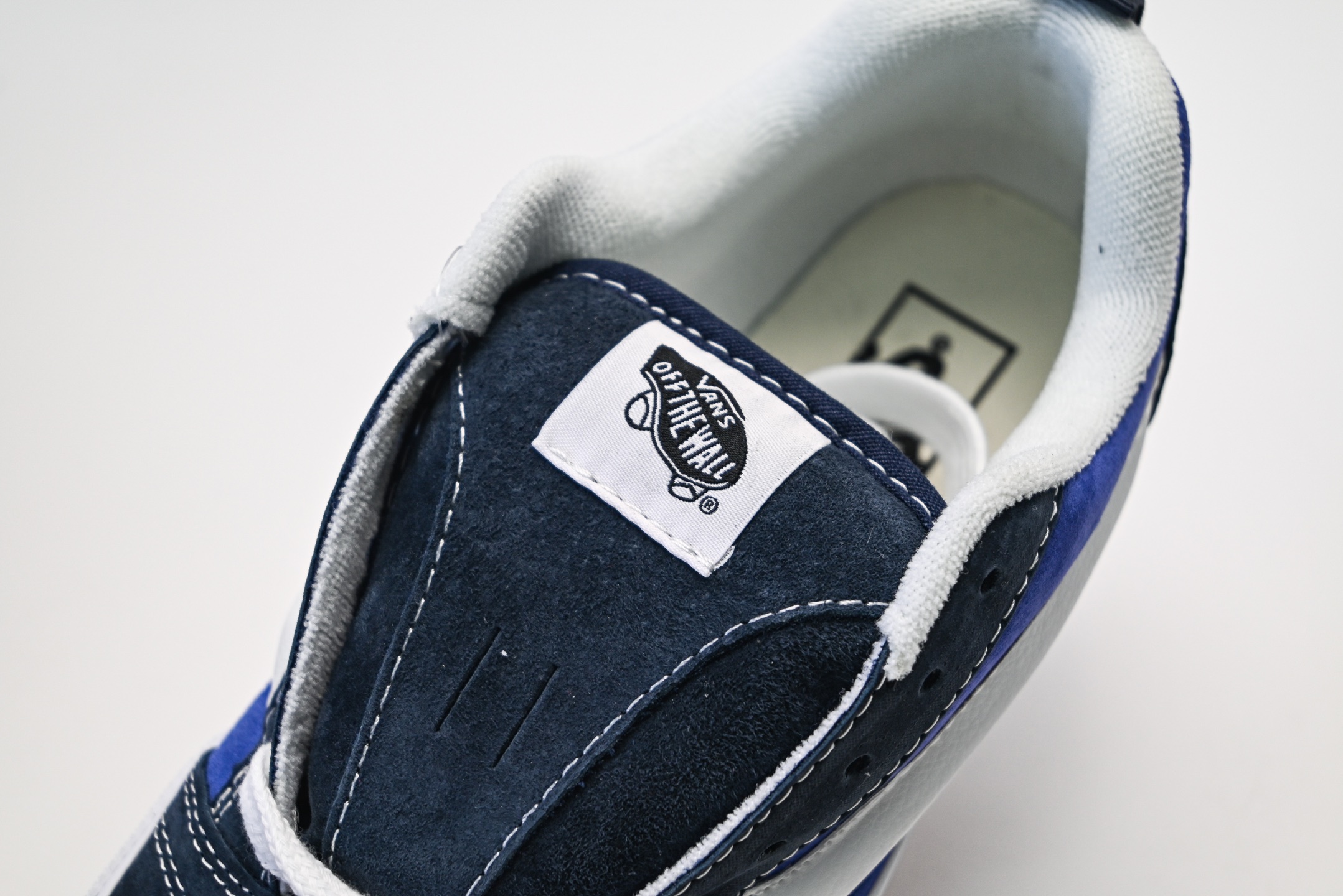 Vans Knu Skool CL 万斯范斯低帮休闲运动帆布滑板鞋 面包鞋 薄底 纯硫化 可盐可咸 夏季百搭神器 VN0009QCNWD 蓝白经典-Top High Quatity Cheap Sneakers Fashion Clothing Clothes Bags handbags Shoes of all Brand wholesale With The best Quality And Beautiful Price from China Factory Chinese suppliers wholesaler seller Vans Knu Skool CL 万斯范斯低帮休闲运动帆布滑板鞋 面包鞋 薄底 纯硫化 可盐可咸 夏季百搭神器 VN0009QCNWD 蓝白经典