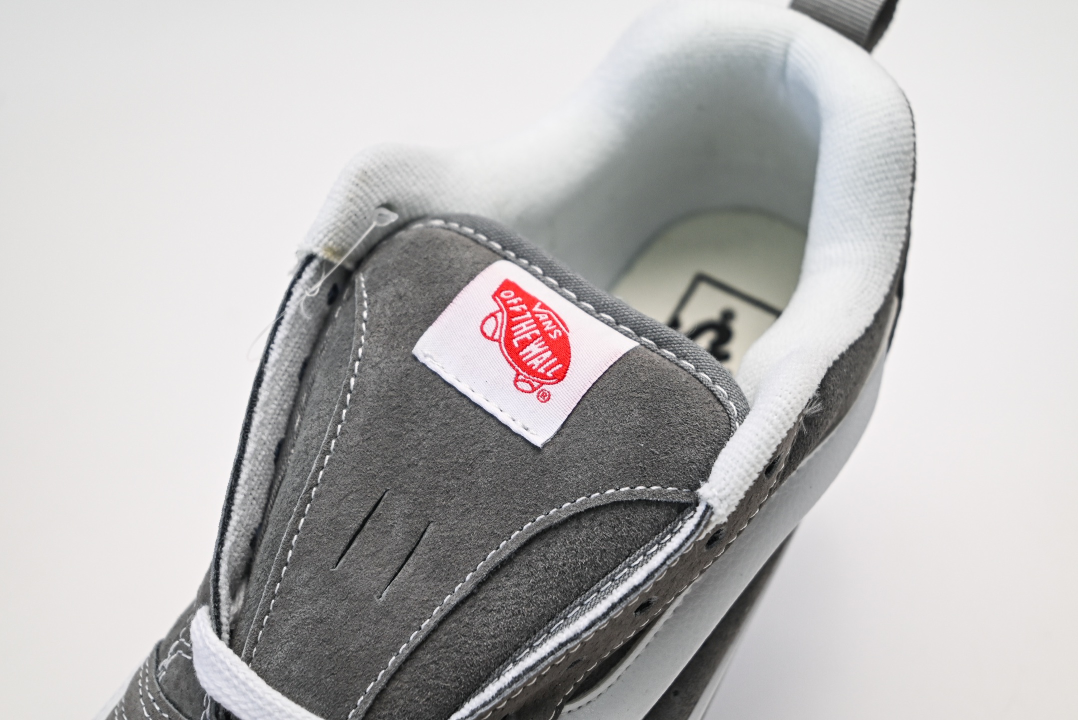 Vans Knu Skool CL 万斯范斯低帮休闲运动帆布滑板鞋 面包鞋 薄底 纯硫化 可盐可咸 夏季百搭神器 VN0009QCBGJ 灰白-Top High Quatity Cheap Sneakers Fashion Clothing Clothes Bags handbags Shoes of all Brand wholesale With The best Quality And Beautiful Price from China Factory Chinese suppliers wholesaler seller Vans Knu Skool CL 万斯范斯低帮休闲运动帆布滑板鞋 面包鞋 薄底 纯硫化 可盐可咸 夏季百搭神器 VN0009QCBGJ 灰白