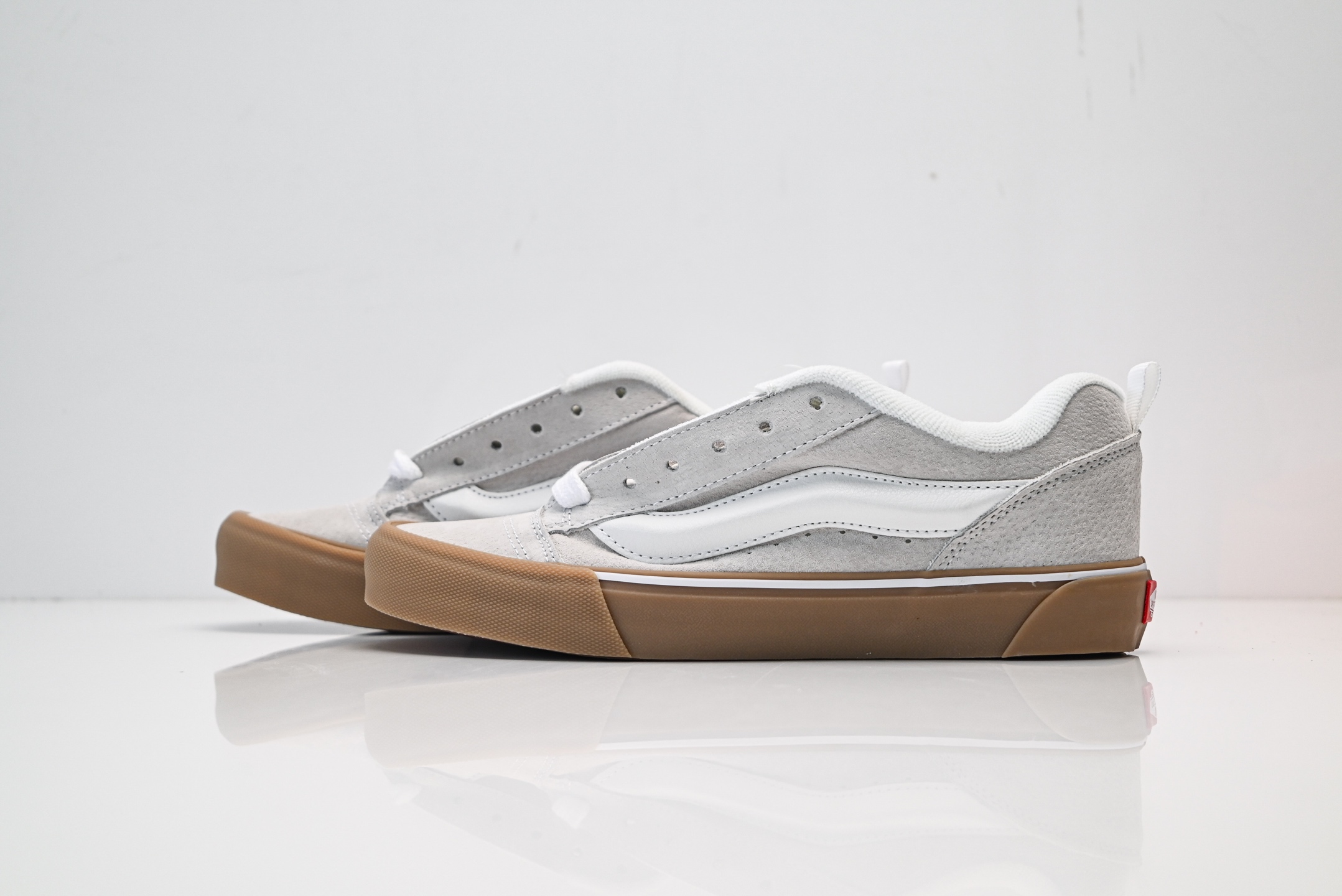 Vans Knu Skool CL 万斯范斯低帮休闲运动帆布滑板鞋 面包鞋 薄底 纯硫化 可盐可咸 夏季百搭神器 VN0009QCWHT 褐白 灰生胶