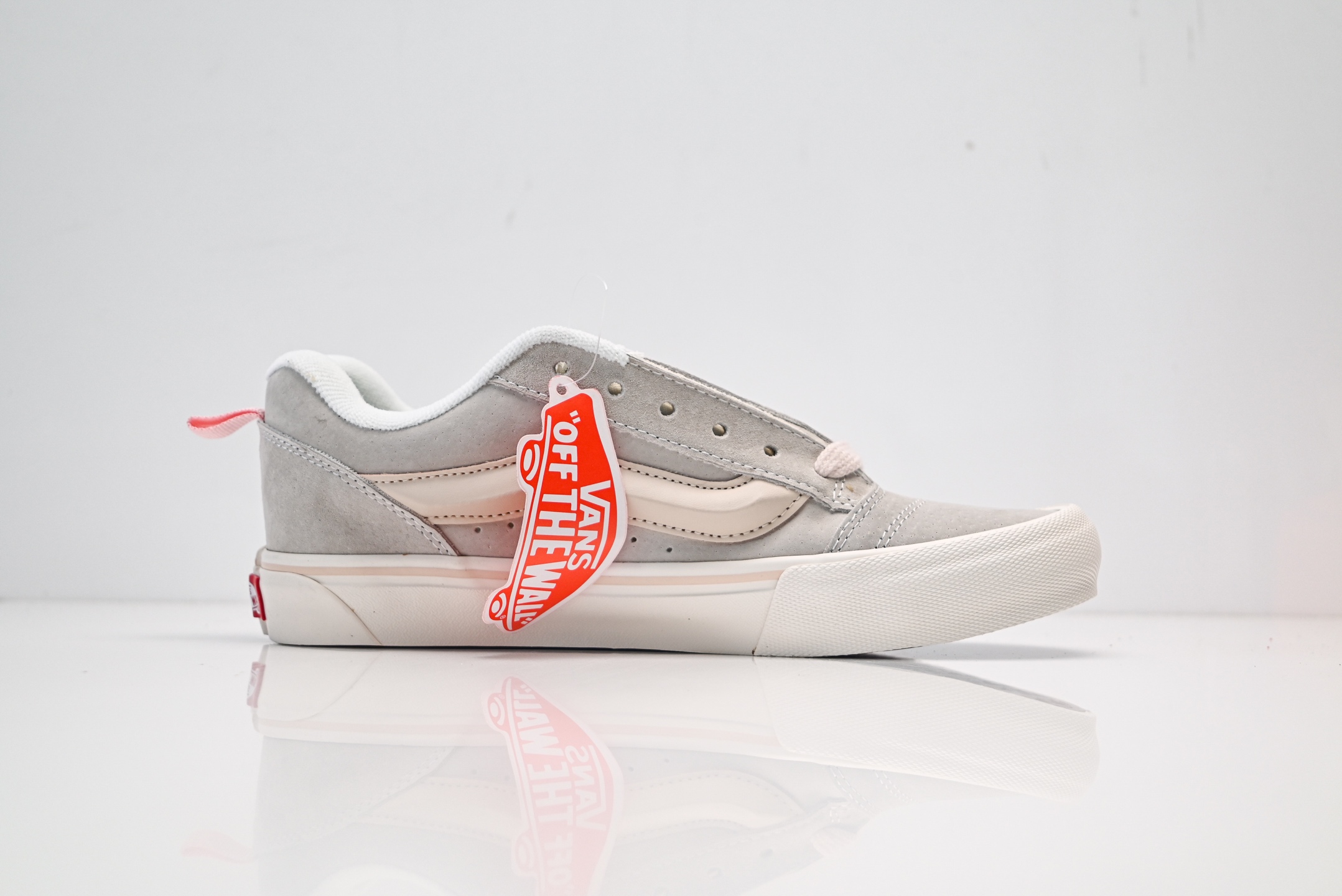 Vans Knu Skool CL 万斯范斯低帮休闲运动帆布滑板鞋 面包鞋 薄底 纯硫化 可盐可咸 夏季百搭神器 VN0009QCPNK 灰粉-Top High Quatity Cheap Sneakers Fashion Clothing Clothes Bags handbags Shoes of all Brand wholesale With The best Quality And Beautiful Price from China Factory Chinese suppliers wholesaler seller Vans Knu Skool CL 万斯范斯低帮休闲运动帆布滑板鞋 面包鞋 薄底 纯硫化 可盐可咸 夏季百搭神器 VN0009QCPNK 灰粉