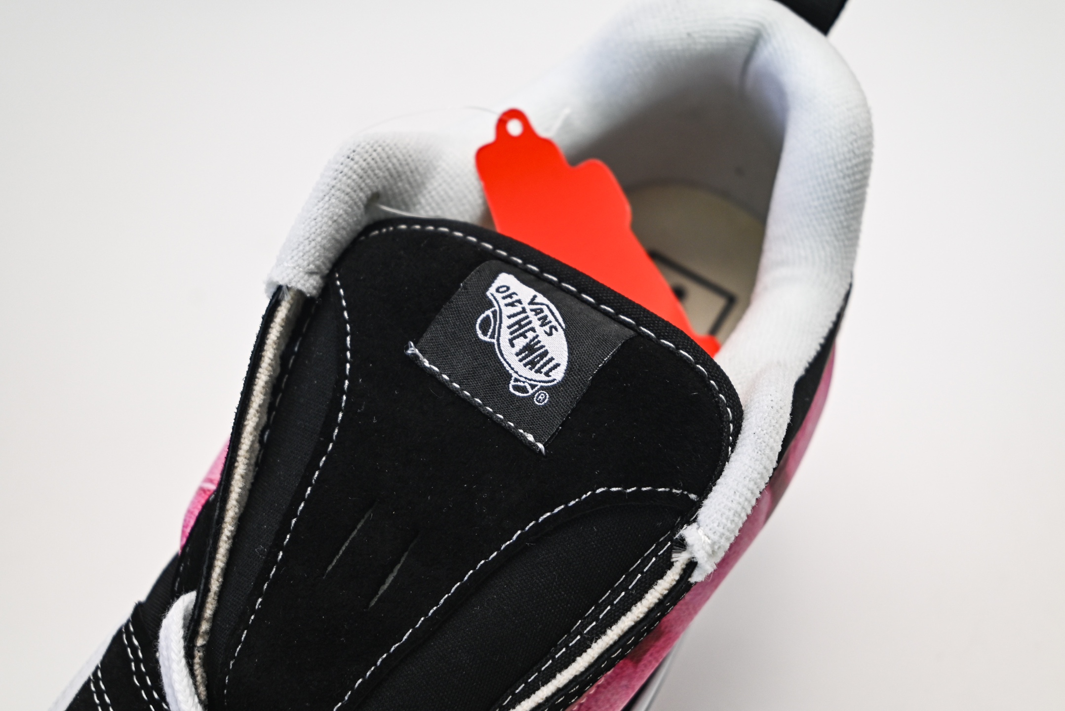 Peaches x Vans Knu Skool CL 联名 万斯范斯低帮休闲运动帆布滑板鞋 面包鞋 薄底 纯硫化 可盐可咸 夏季百搭神器 VN0009QCB9P 黑粉-Top High Quatity Cheap Sneakers Fashion Clothing Clothes Bags handbags Shoes of all Brand wholesale With The best Quality And Beautiful Price from China Factory Chinese suppliers wholesaler seller Peaches x Vans Knu Skool CL 联名 万斯范斯低帮休闲运动帆布滑板鞋 面包鞋 薄底 纯硫化 可盐可咸 夏季百搭神器 VN0009QCB9P 黑粉