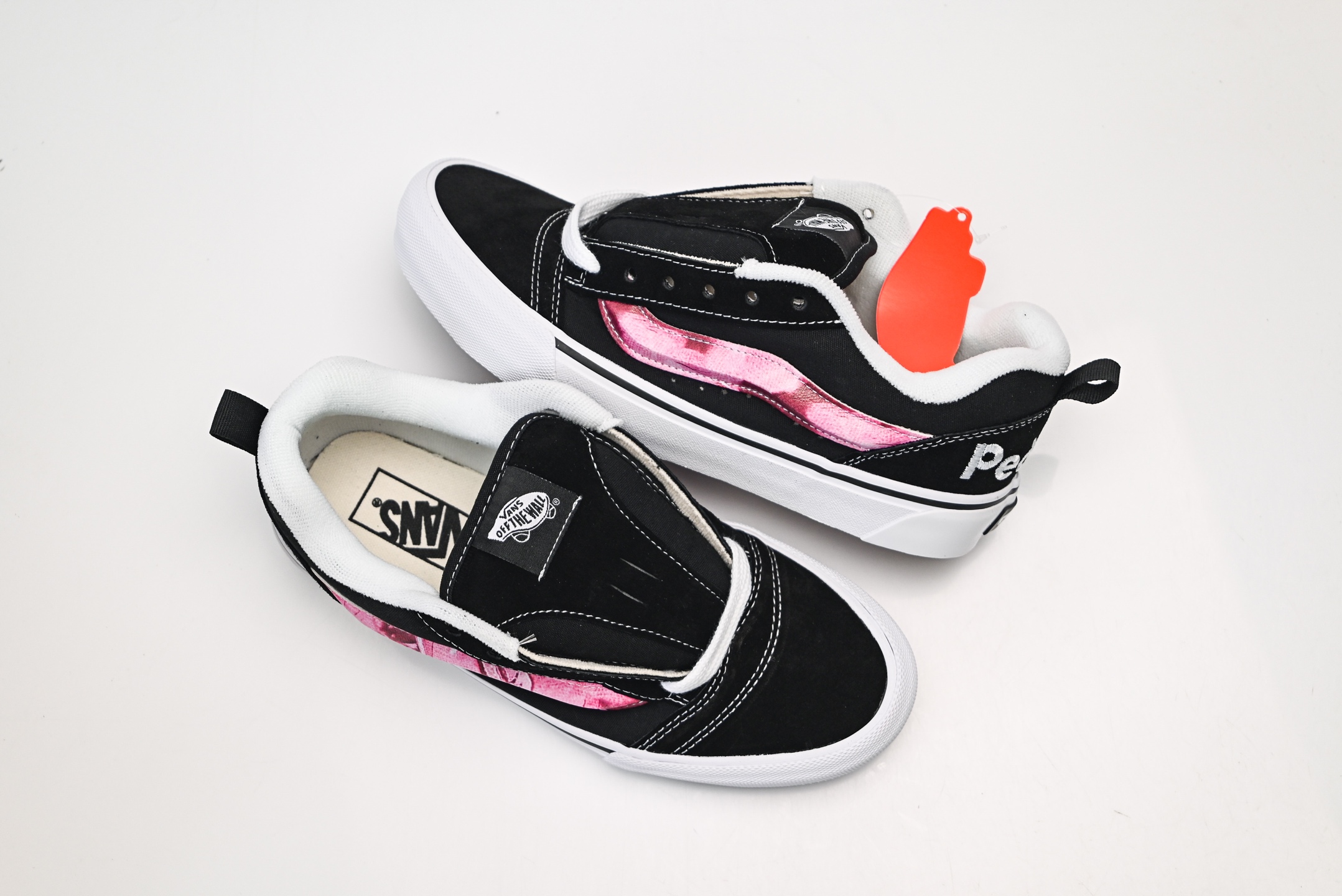 Peaches x Vans Knu Skool CL 联名 万斯范斯低帮休闲运动帆布滑板鞋 面包鞋 薄底 纯硫化 可盐可咸 夏季百搭神器 VN0009QCB9P 黑粉-Top High Quatity Cheap Sneakers Fashion Clothing Clothes Bags handbags Shoes of all Brand wholesale With The best Quality And Beautiful Price from China Factory Chinese suppliers wholesaler seller Peaches x Vans Knu Skool CL 联名 万斯范斯低帮休闲运动帆布滑板鞋 面包鞋 薄底 纯硫化 可盐可咸 夏季百搭神器 VN0009QCB9P 黑粉