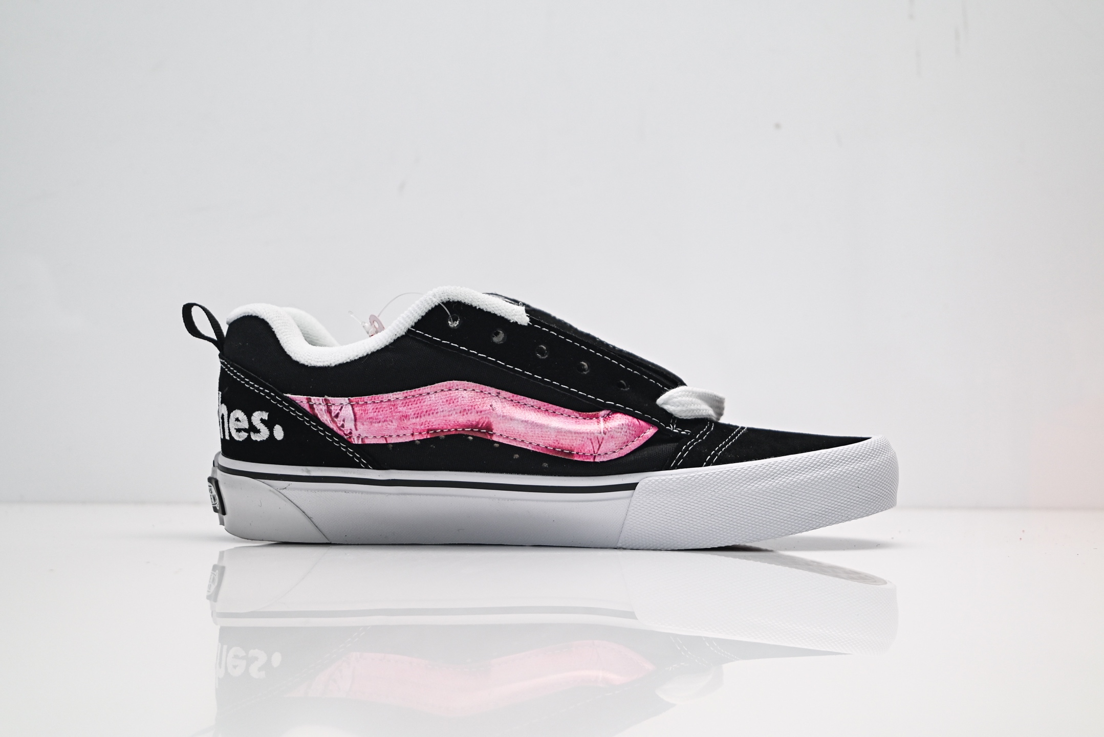 Peaches x Vans Knu Skool CL 联名 万斯范斯低帮休闲运动帆布滑板鞋 面包鞋 薄底 纯硫化 可盐可咸 夏季百搭神器 VN0009QCB9P 黑粉-Top High Quatity Cheap Sneakers Fashion Clothing Clothes Bags handbags Shoes of all Brand wholesale With The best Quality And Beautiful Price from China Factory Chinese suppliers wholesaler seller Peaches x Vans Knu Skool CL 联名 万斯范斯低帮休闲运动帆布滑板鞋 面包鞋 薄底 纯硫化 可盐可咸 夏季百搭神器 VN0009QCB9P 黑粉