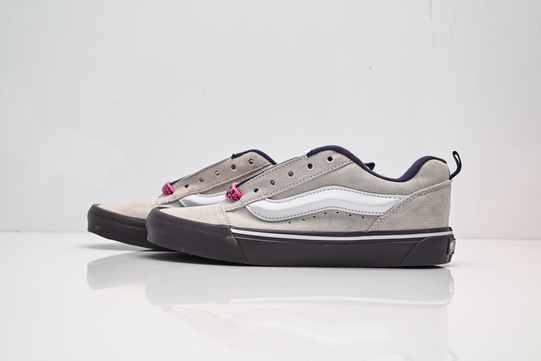 Vans Knu Skool CL 万斯范斯低帮休闲运动帆布滑板鞋 面包鞋 薄底 纯硫化 可盐可咸 夏季百搭神器 VN0009QCPRP 灰黑-Top High Quatity Cheap Sneakers Fashion Clothing Clothes Bags handbags Shoes of all Brand wholesale With The best Quality And Beautiful Price from China Factory Chinese suppliers wholesaler seller Vans Knu Skool CL 万斯范斯低帮休闲运动帆布滑板鞋 面包鞋 薄底 纯硫化 可盐可咸 夏季百搭神器 VN0009QCPRP 灰黑