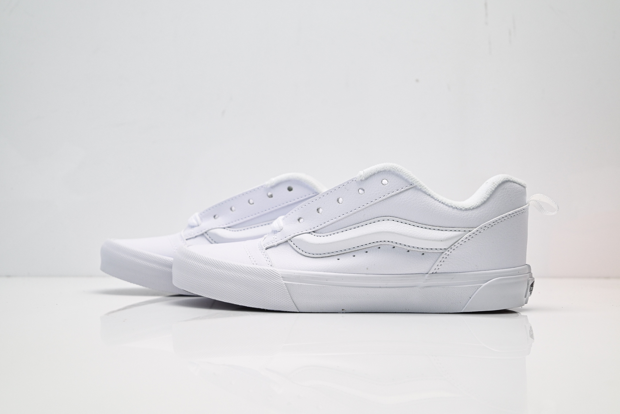 Vans Knu Skool CL 万斯范斯低帮休闲运动帆布滑板鞋 面包鞋 薄底 纯硫化 可盐可咸 夏季百搭神器 VN0009QCW00 纯白棉花糖-Top High Quatity Cheap Sneakers Fashion Clothing Clothes Bags handbags Shoes of all Brand wholesale With The best Quality And Beautiful Price from China Factory Chinese suppliers wholesaler seller Vans Knu Skool CL 万斯范斯低帮休闲运动帆布滑板鞋 面包鞋 薄底 纯硫化 可盐可咸 夏季百搭神器 VN0009QCW00 纯白棉花糖