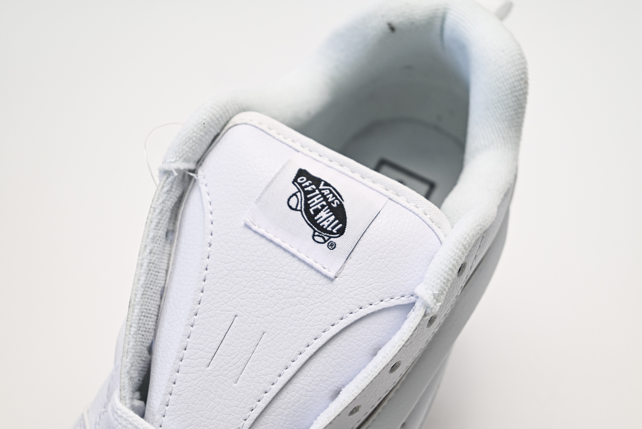 Vans Knu Skool CL 万斯范斯低帮休闲运动帆布滑板鞋 面包鞋 薄底 纯硫化 可盐可咸 夏季百搭神器 VN0009QCW00 纯白棉花糖-Top High Quatity Cheap Sneakers Fashion Clothing Clothes Bags handbags Shoes of all Brand wholesale With The best Quality And Beautiful Price from China Factory Chinese suppliers wholesaler seller Vans Knu Skool CL 万斯范斯低帮休闲运动帆布滑板鞋 面包鞋 薄底 纯硫化 可盐可咸 夏季百搭神器 VN0009QCW00 纯白棉花糖