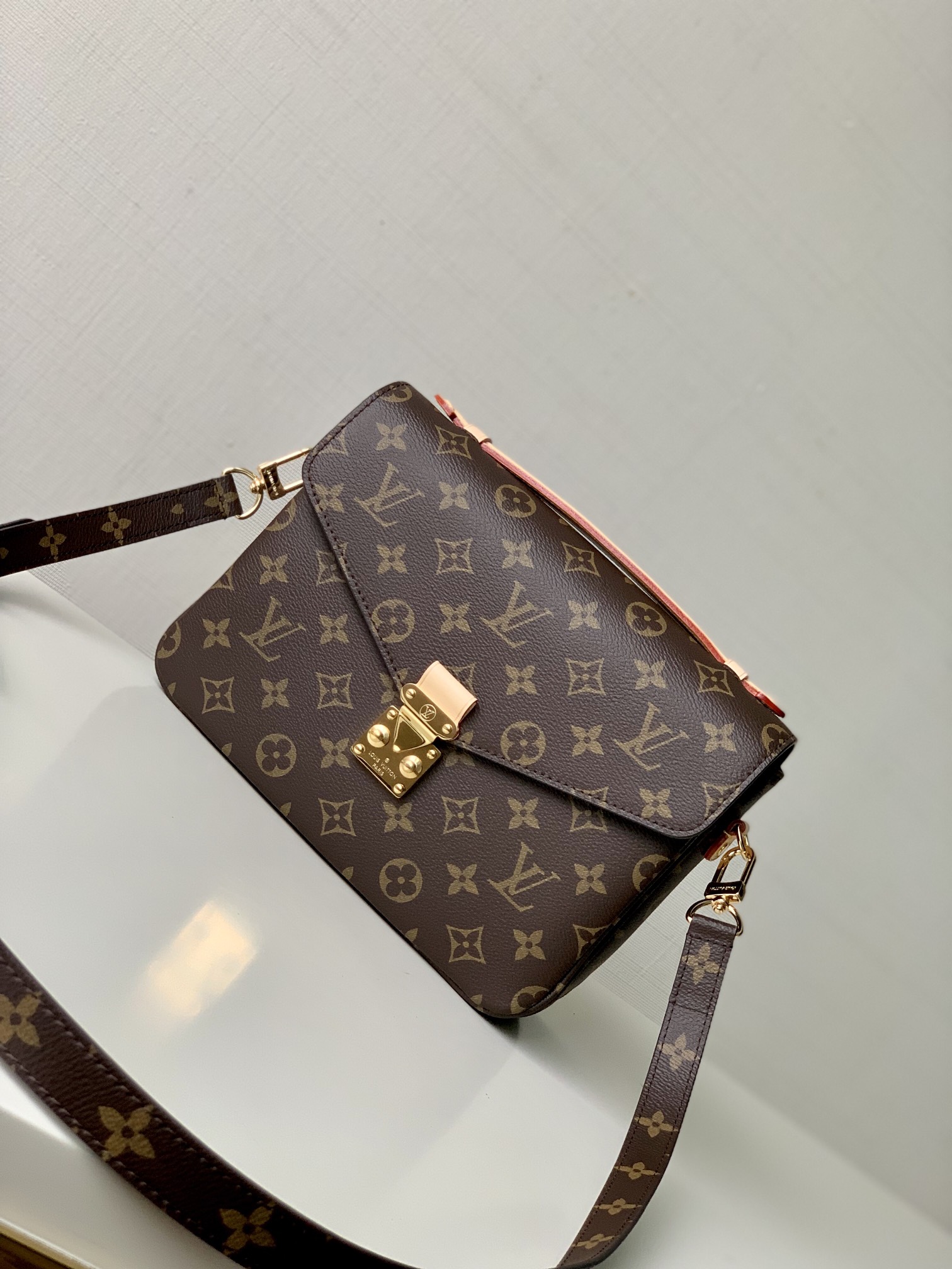 Louis Vuitton LV Pochette MeTis Tassen handtassen Polijsten Monogram Canvas M44875