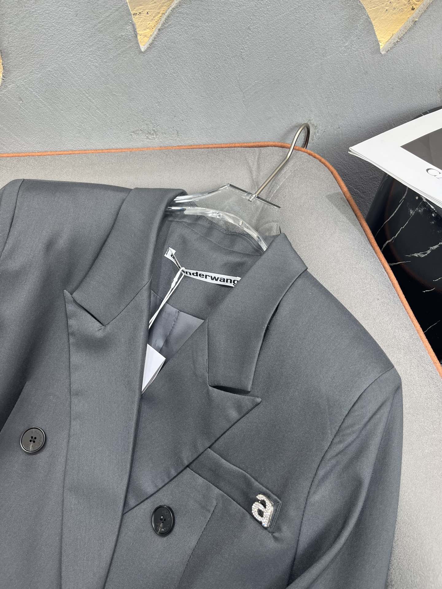Lexaner Wang 24SS Single-Faced Female Suit: Fashionable, Lettered, Two-Colored SML Packaging - 图片 3