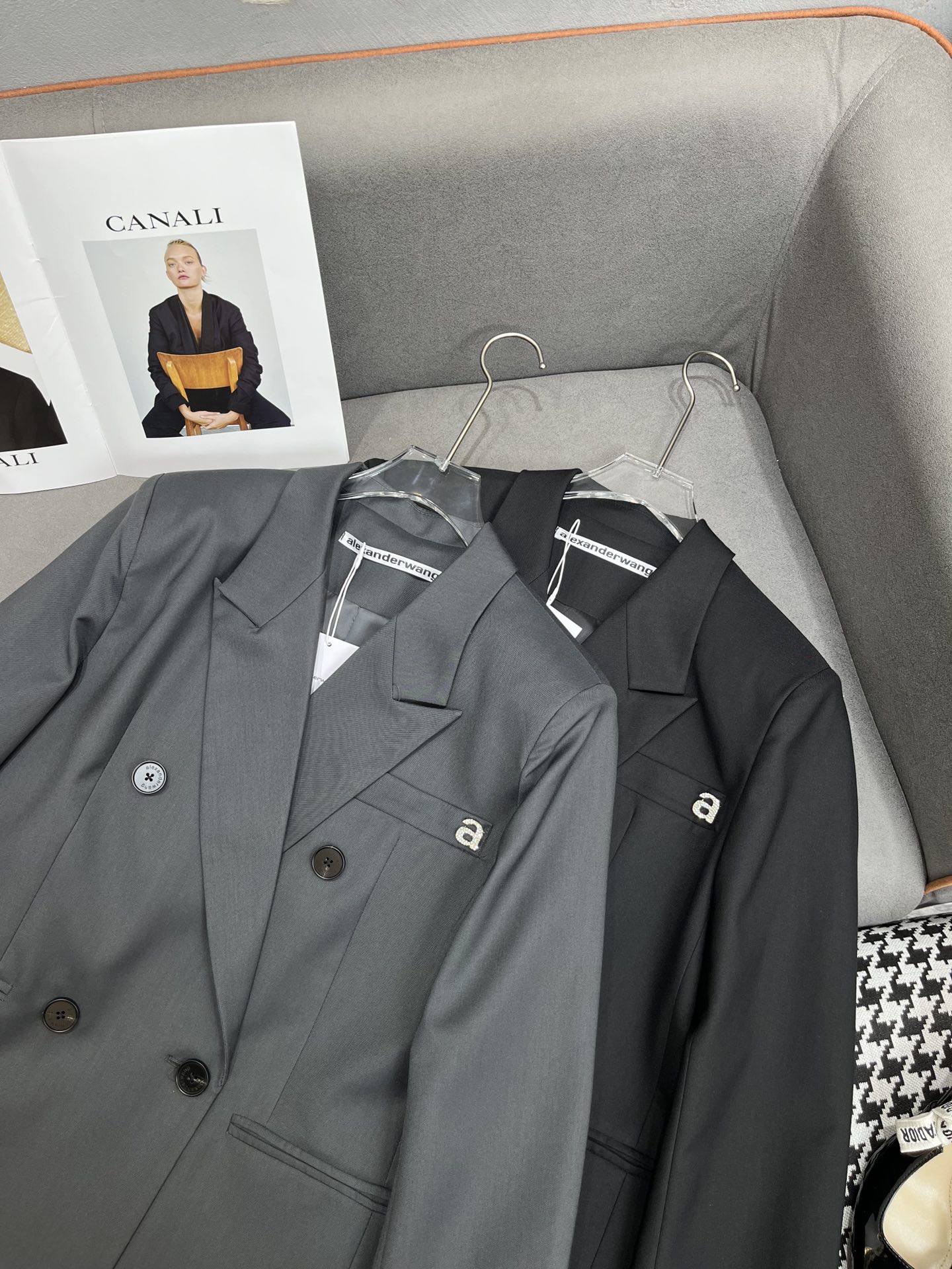 Lexaner Wang 24SS Single-Faced Female Suit: Fashionable, Lettered, Two-Colored SML Packaging - 图片 7