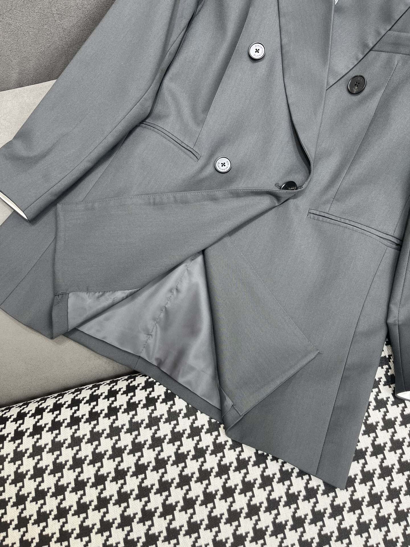 Lexaner Wang 24SS Single-Faced Female Suit: Fashionable, Lettered, Two-Colored SML Packaging - 图片 5