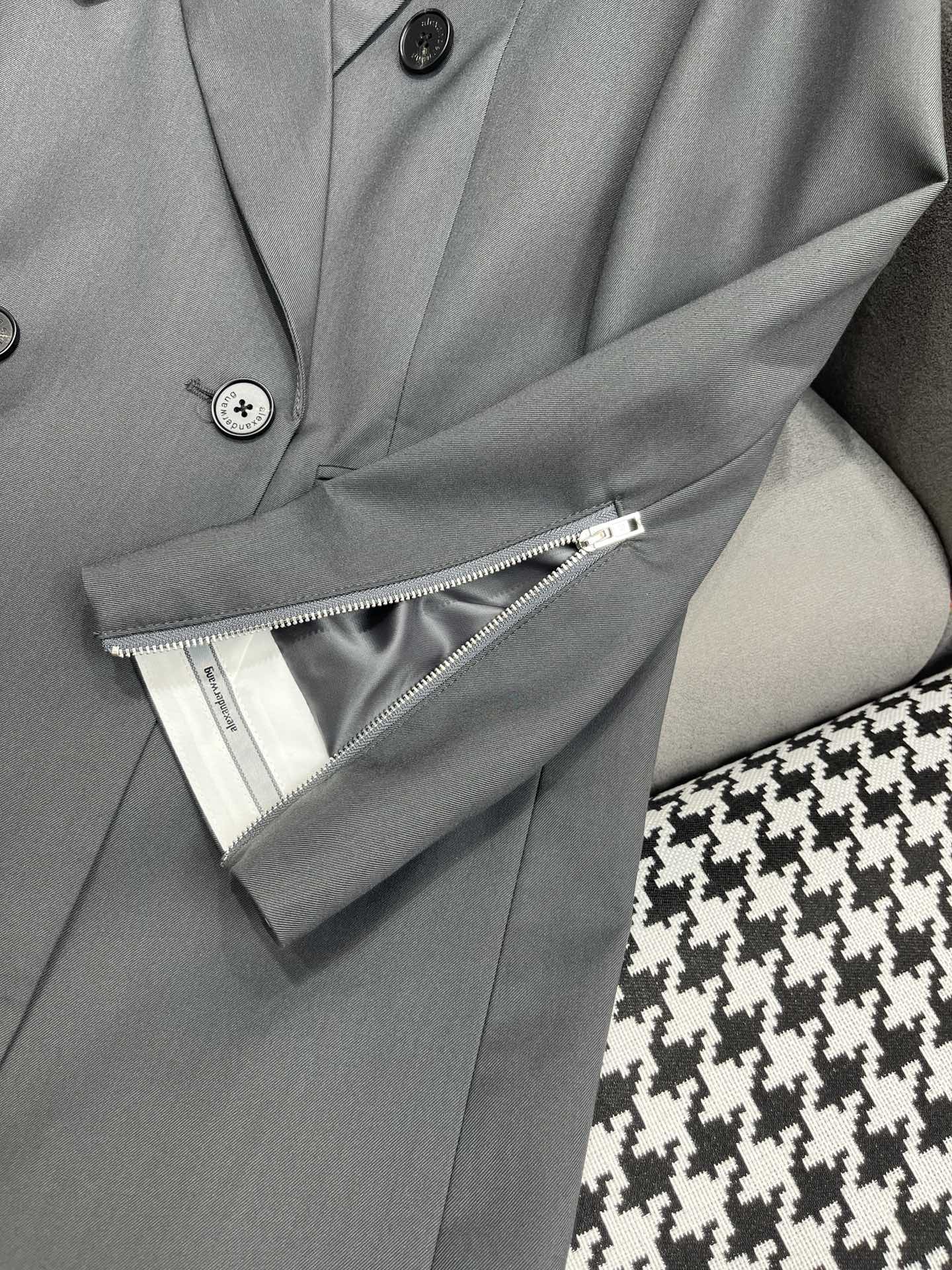 Lexaner Wang 24SS Single-Faced Female Suit: Fashionable, Lettered, Two-Colored SML Packaging - 图片 4