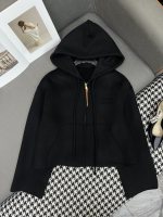 MiuMi*/24SS nueva chaqueta vaquera de doble cara con capucha/decoración de bordado de letras/sincronización de contador/versión alta/dos colores y tres códigos SML 1 MiuMi*/24SS nueva chaqueta vaquera de doble cara con capucha/decoración de bordado de letras/sincronización de contador/versión alta/dos colores y tres códigos SML