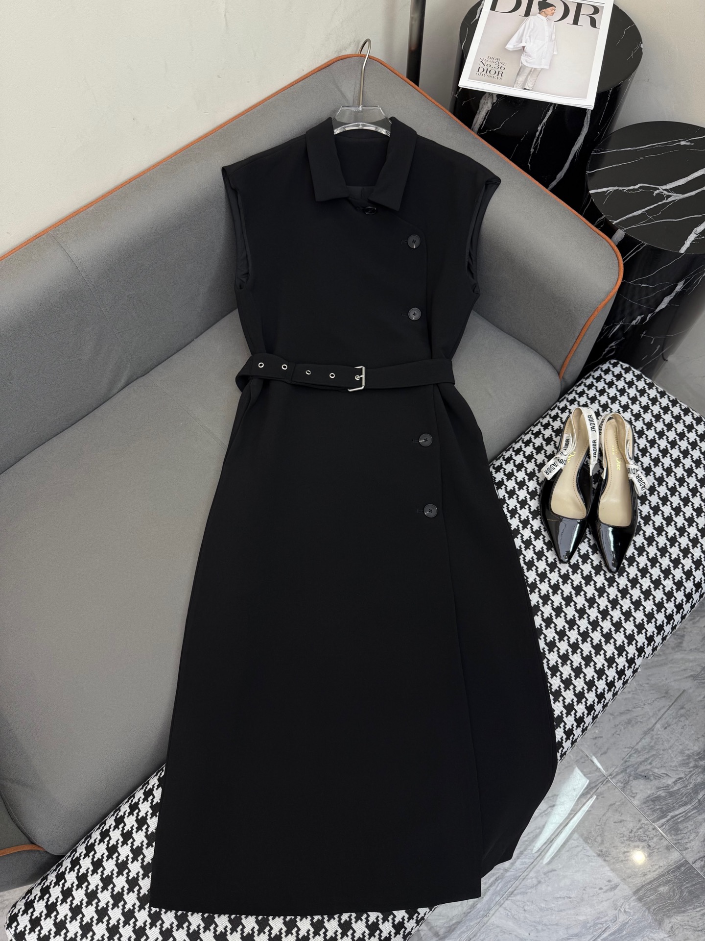 Fashionable Hard-core Female Suit with Dress-Style Single-Button Design and College Belt