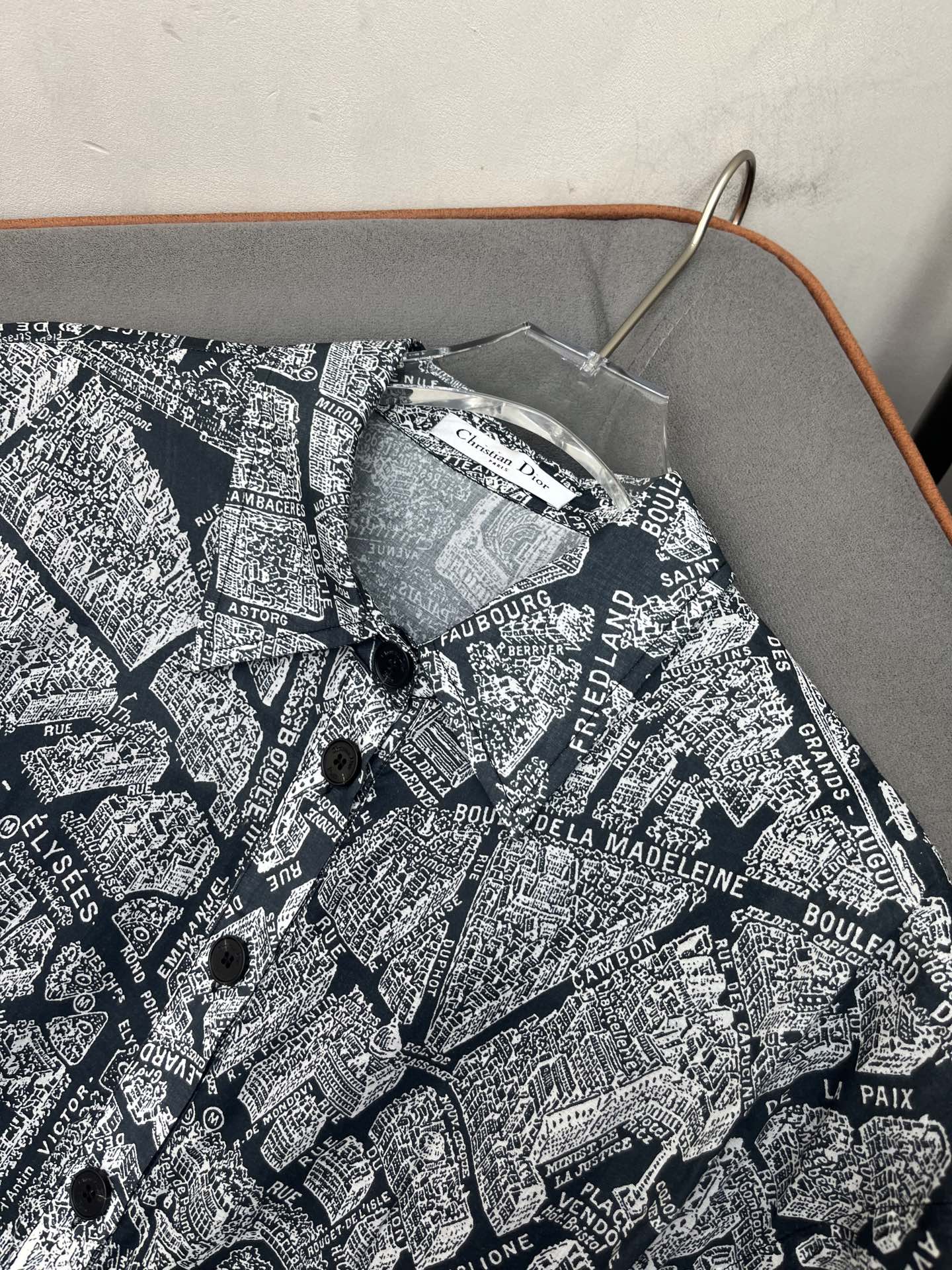 Stylish Single-Size Female Suit with Dio* Fly-Cuff Skirts and Paris Map Pattern. - 图片 2
