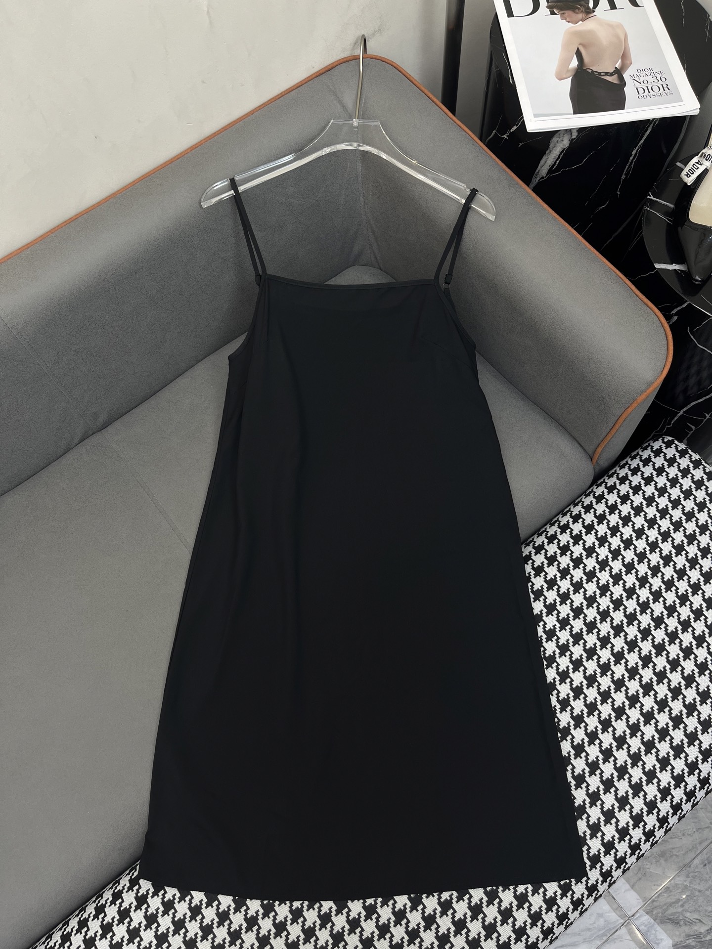 Stylish Single-Size Female Suit with Dio* Fly-Cuff Skirts and Paris Map Pattern. - 图片 7