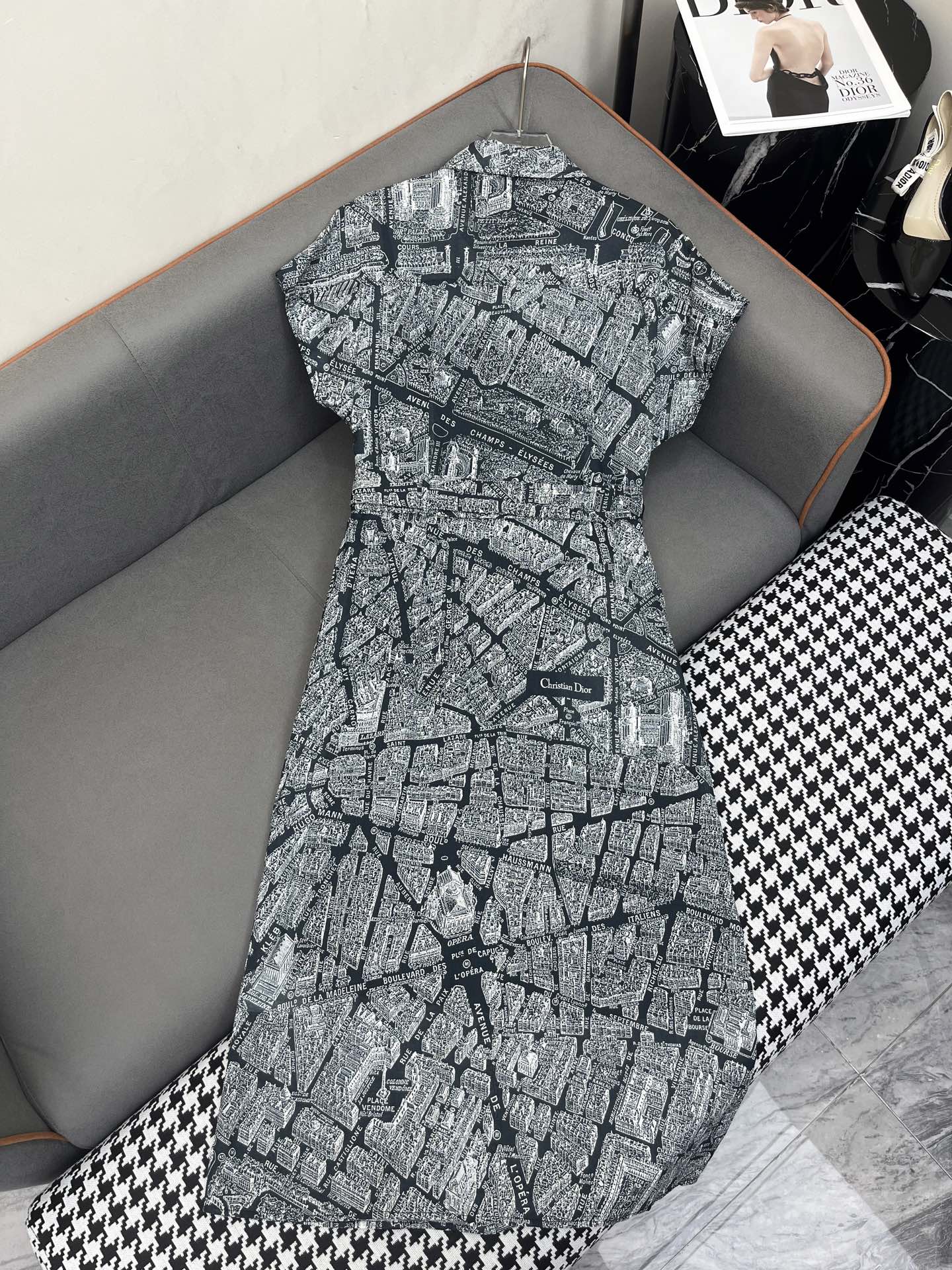Stylish Single-Size Female Suit with Dio* Fly-Cuff Skirts and Paris Map Pattern. - 图片 6