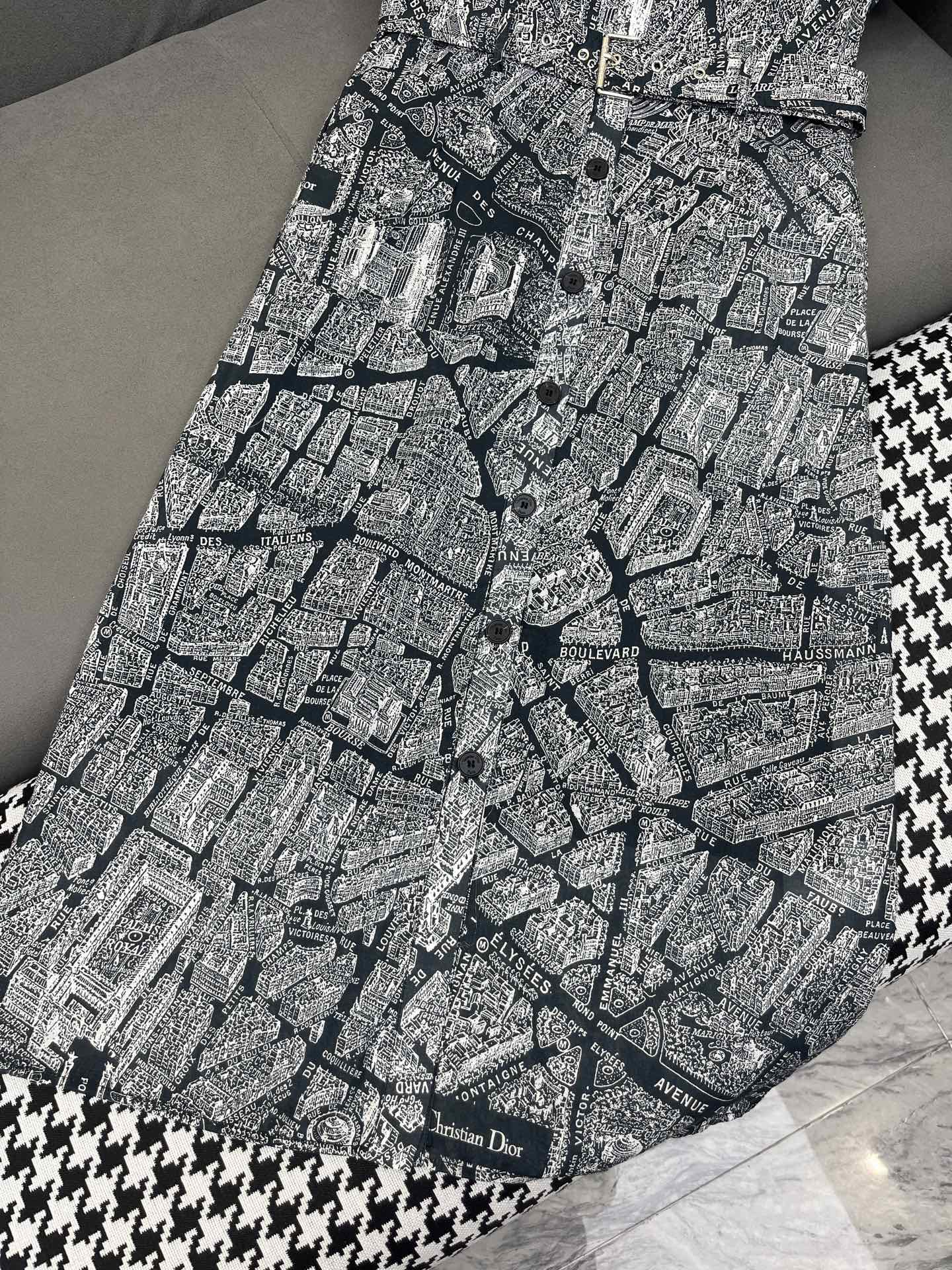 Stylish Single-Size Female Suit with Dio* Fly-Cuff Skirts and Paris Map Pattern. - 图片 4
