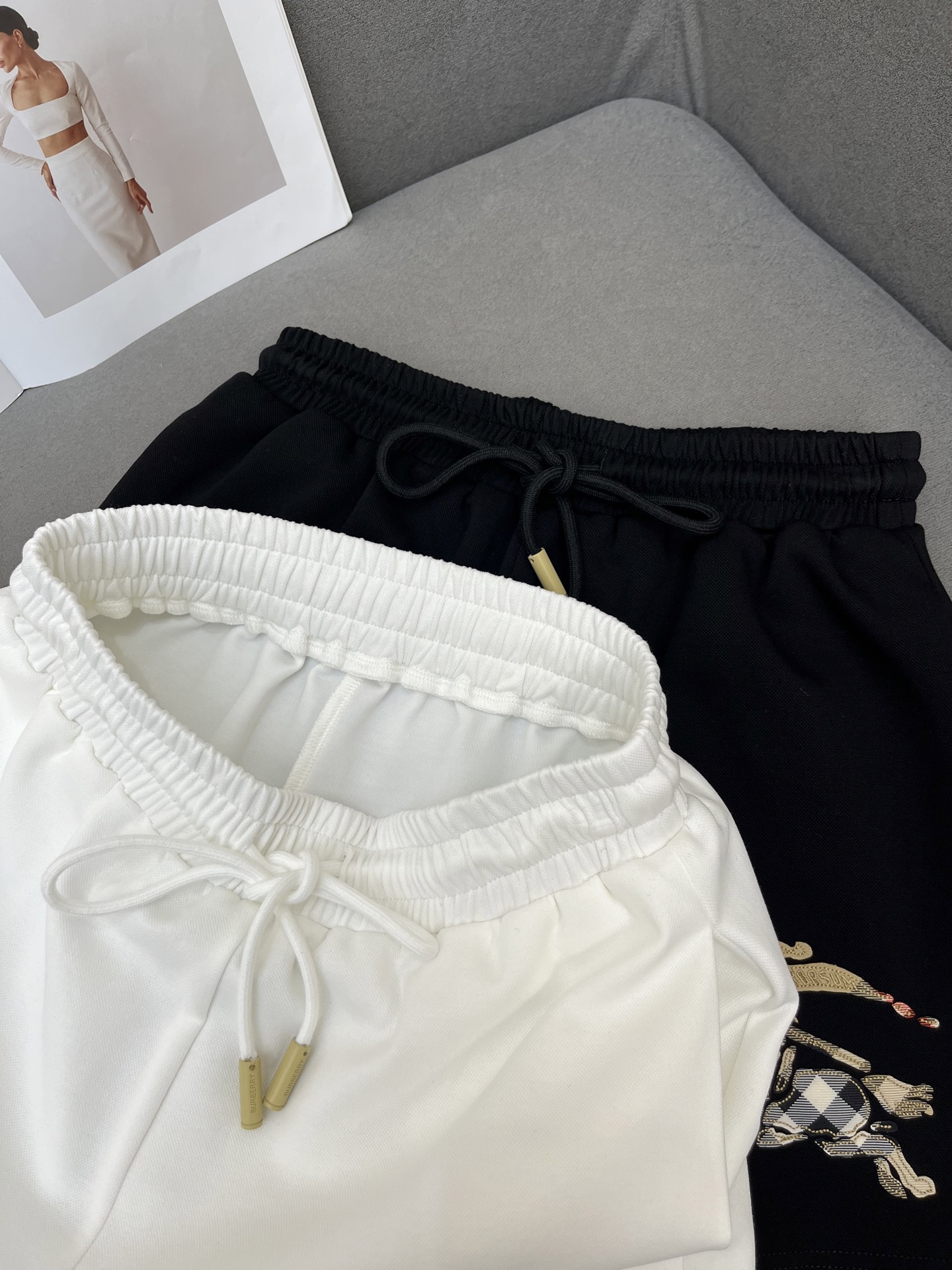P483 Original Tweeted Woman with new Burberr*/25SS shorts / styling embroidery/recreational atmosphere / 2 colours 3x SML - 图片 3