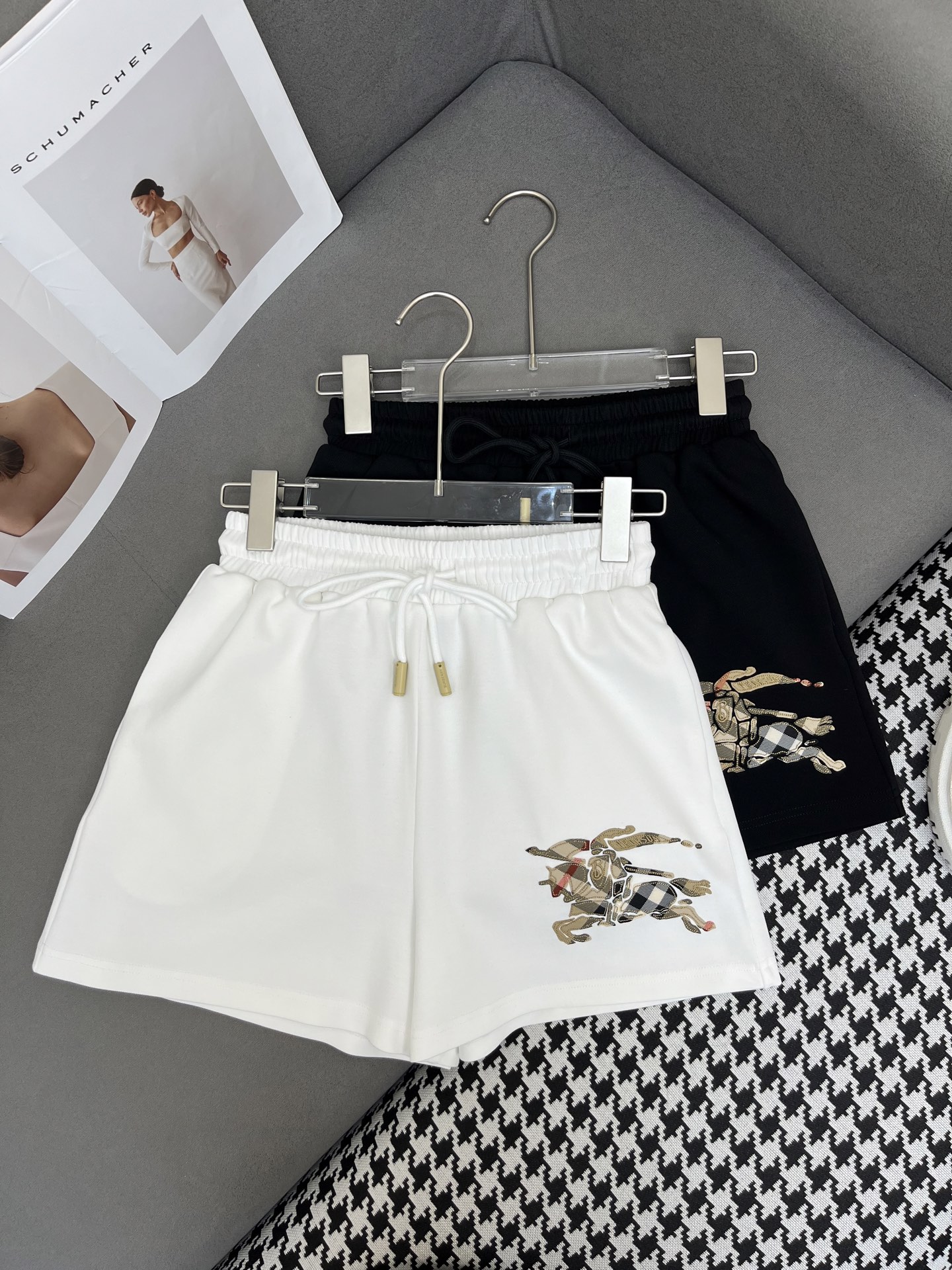 P483 Original Tweeted Woman with new Burberr*/25SS shorts / styling embroidery/recreational atmosphere / 2 colours 3x SML - 图片 1