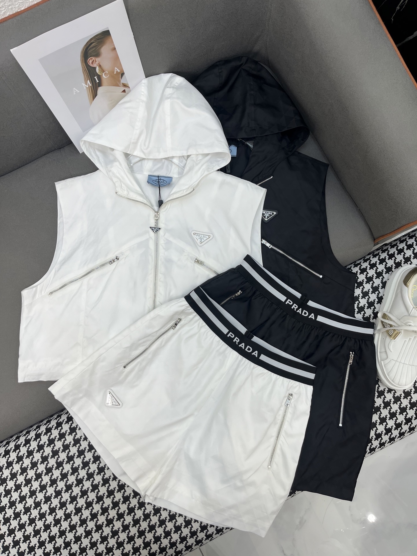 Women's Sleeveless Hoodie and Shorts Set with Triangle Pattern - S, M, L 2 i1749209962038 2831 0 0