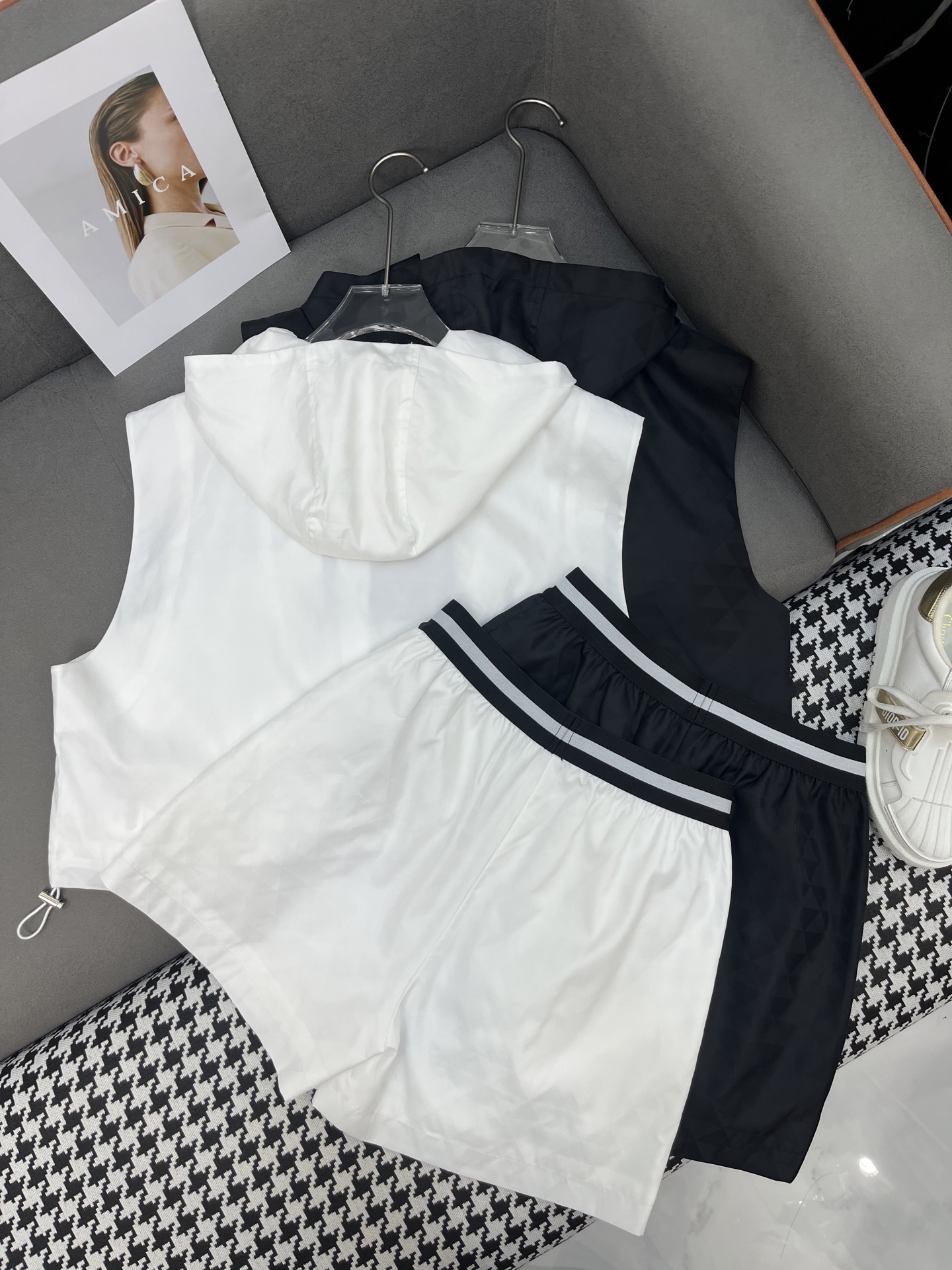 Women's Sleeveless Hoodie and Shorts Set with Triangle Pattern - S, M, L 8 i1749209962878 6373 0 6