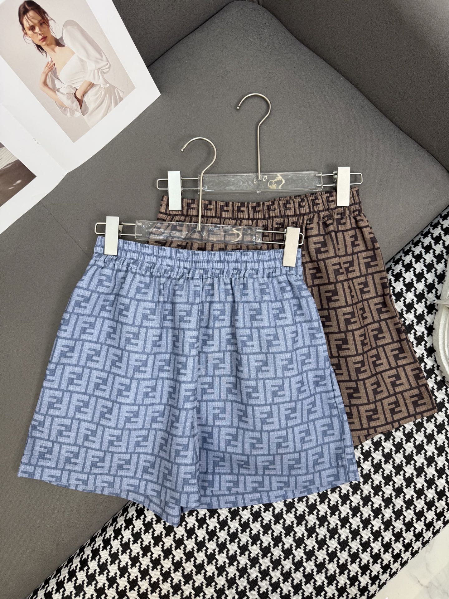 New Fend*/25SS Women’s Suit: Hardcore Style with Letter-Printed Fabric and Fashion Details - 图片 1