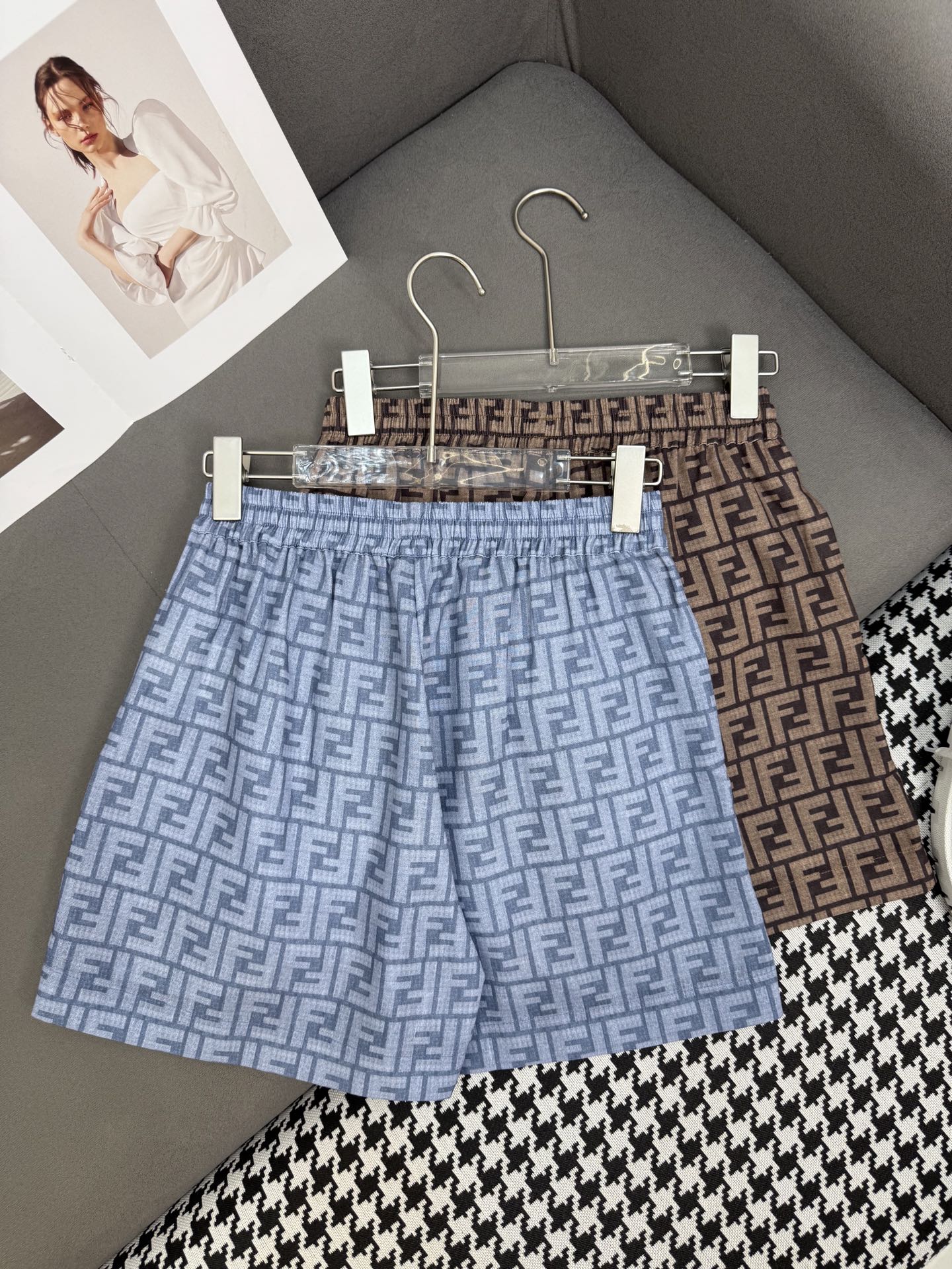 New Fend*/25SS Women’s Suit: Hardcore Style with Letter-Printed Fabric and Fashion Details - 图片 6
