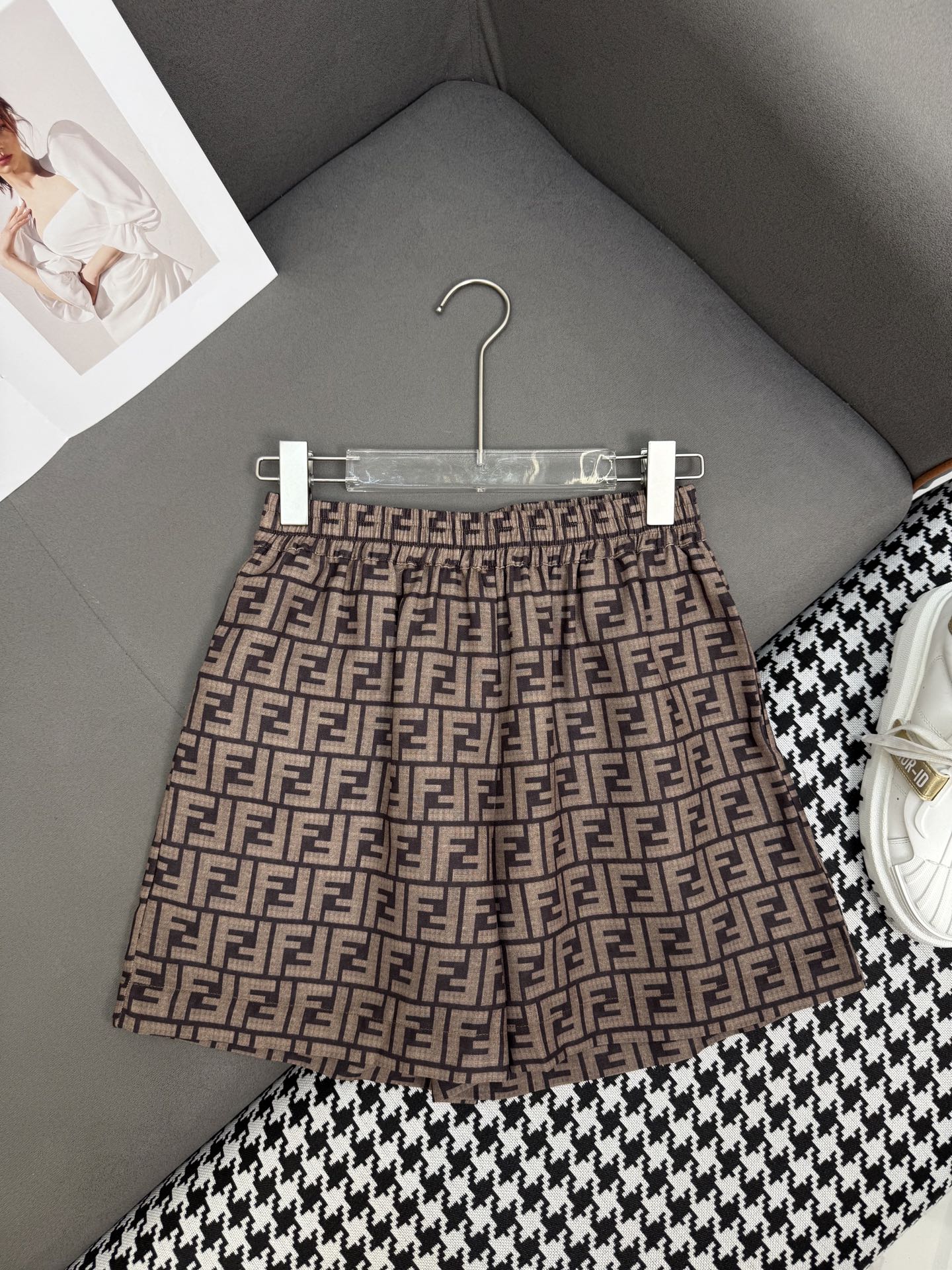 New Fend*/25SS Women’s Suit: Hardcore Style with Letter-Printed Fabric and Fashion Details - 图片 5