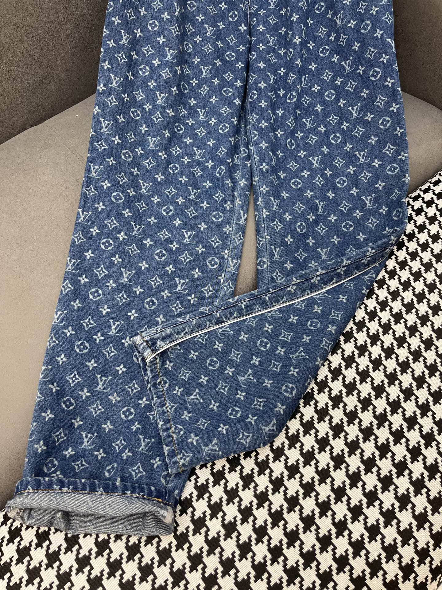Louis Vuitton Monogram Jacquard Denim Pants - Elegant & Comfortable 5 i1751211733283 5744 0 3