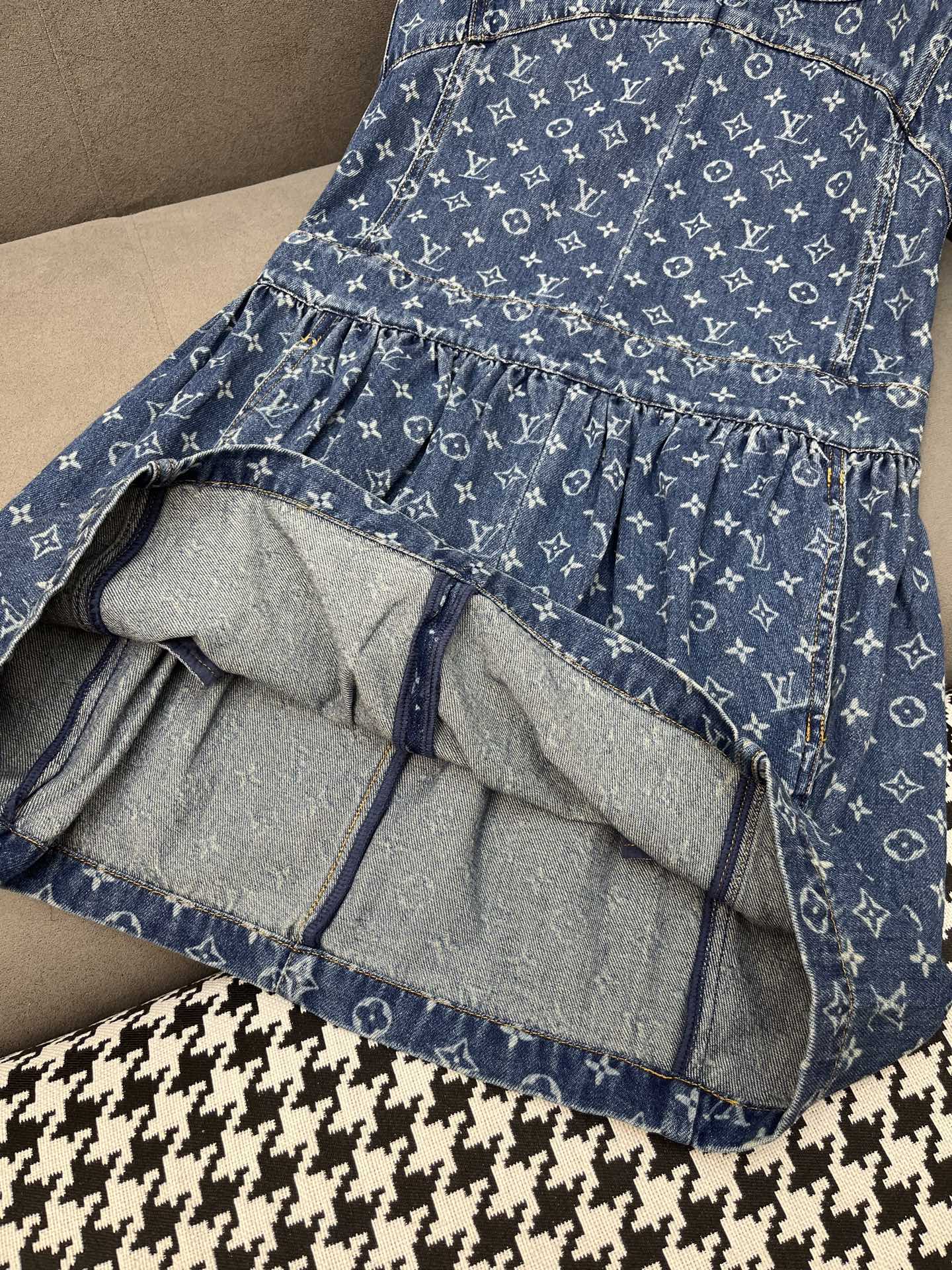Louis Vuitton Sleeveless Denim Jacquard Dress - Elegant & Stylish 6 i1751212100665 9408 0 4