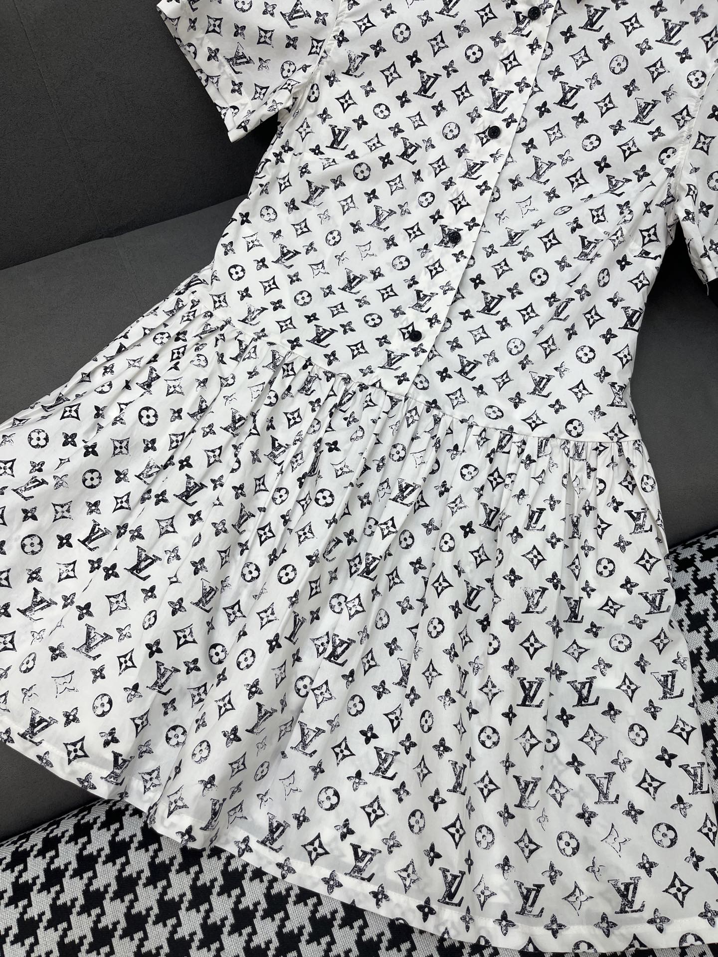 Louis Vuitton 25SS Monogram Print Collared Dress - Elegant & Chic 5 i1751212846422 6391 0 3