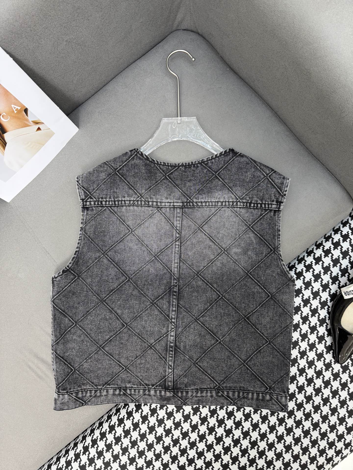 Chanel 25SS Denim Vest: Diamond Quilted, Floral Embroidery, Chic Outerwear 6 i1751372884538 3153 0 4