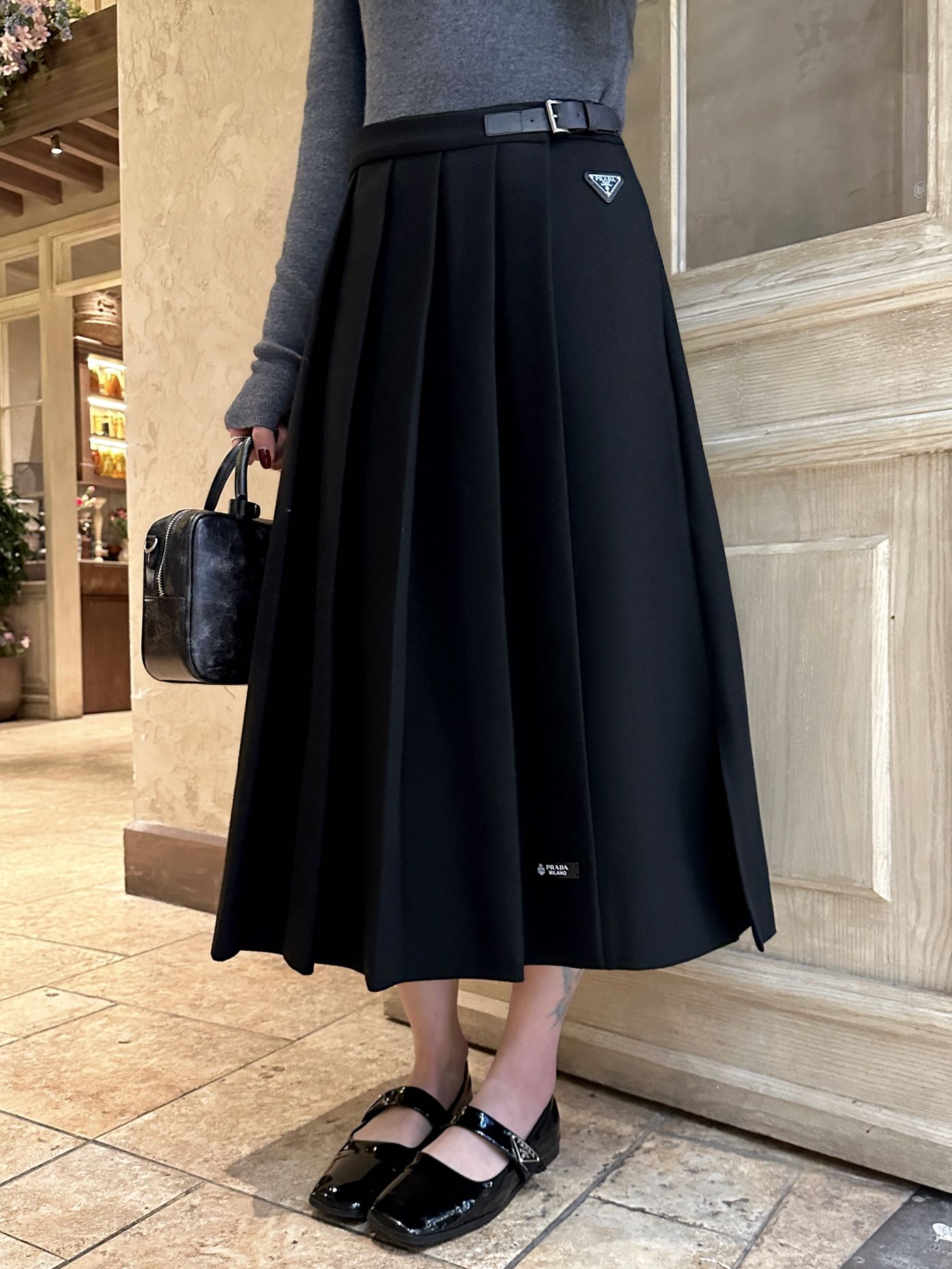 NO:737848,,,19860909,,,Women's clothing