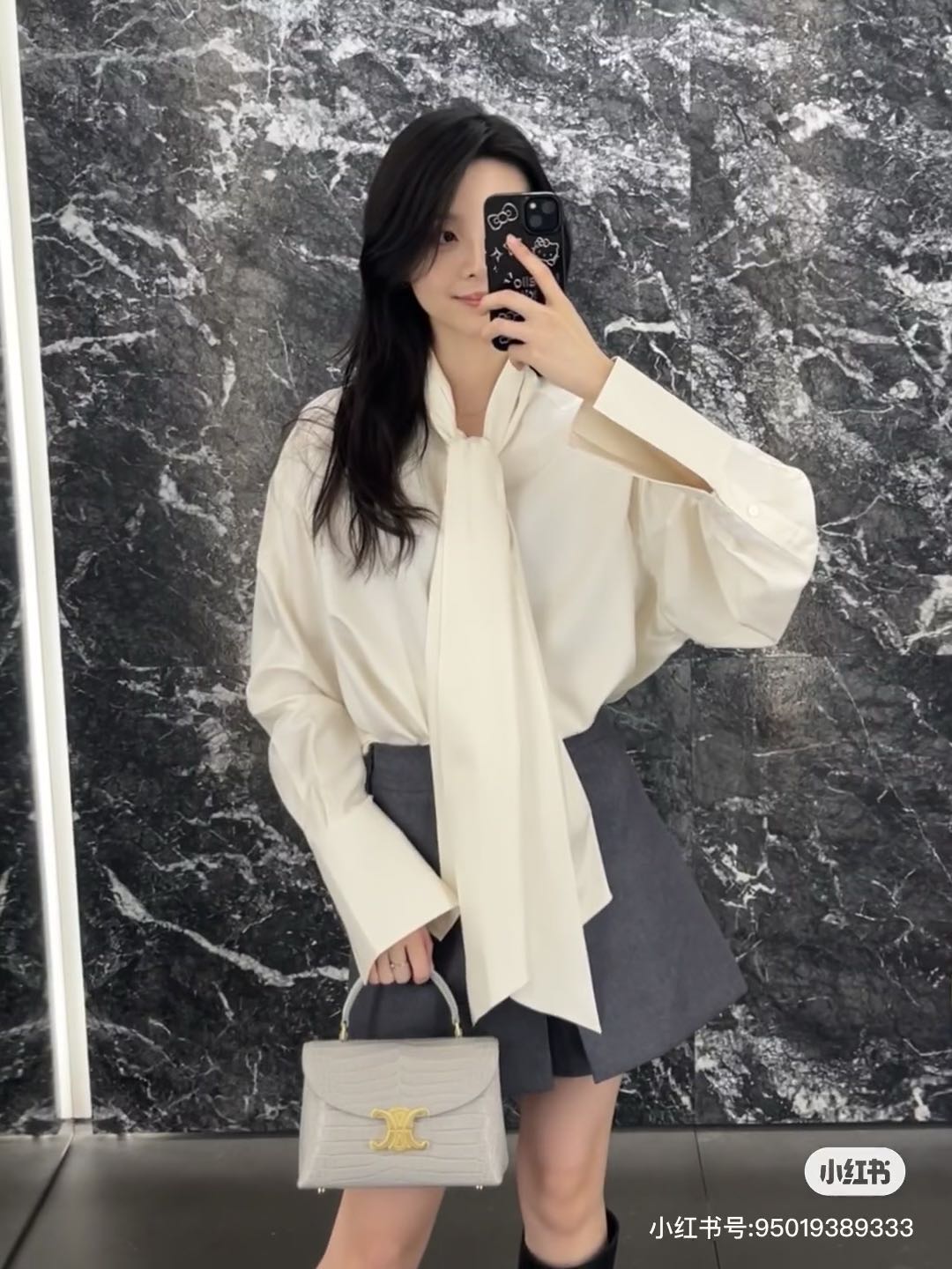 NO:677338,Style number G25122672 Celin*26 early spring new model, high-end boutique customization, heavy mulberry silk fabric floating tie with bow letter logo buttons, Arc de Triomphe embroidered small logo, stylish and fashionable twill silk shirt!  Off-white, 36-38-40 (size 36 shoulder width 44, bust 96, sleeve length 56, dress length 55), Celine-clothing, celine, celine, real silk,19860909款号G25122672 Celin*26年早春新款 高端精品定制 重磅桑蚕丝面料飘带领系带蝴蝶结字母logo纽扣、凯旋门刺绣小标志气质时尚斜纹真丝衬衣！米白色,36-38-40（36码肩宽44,胸围96,袖长56,衣长55）,赛琳-服装,celine,celine,real silk,,Women's clothing