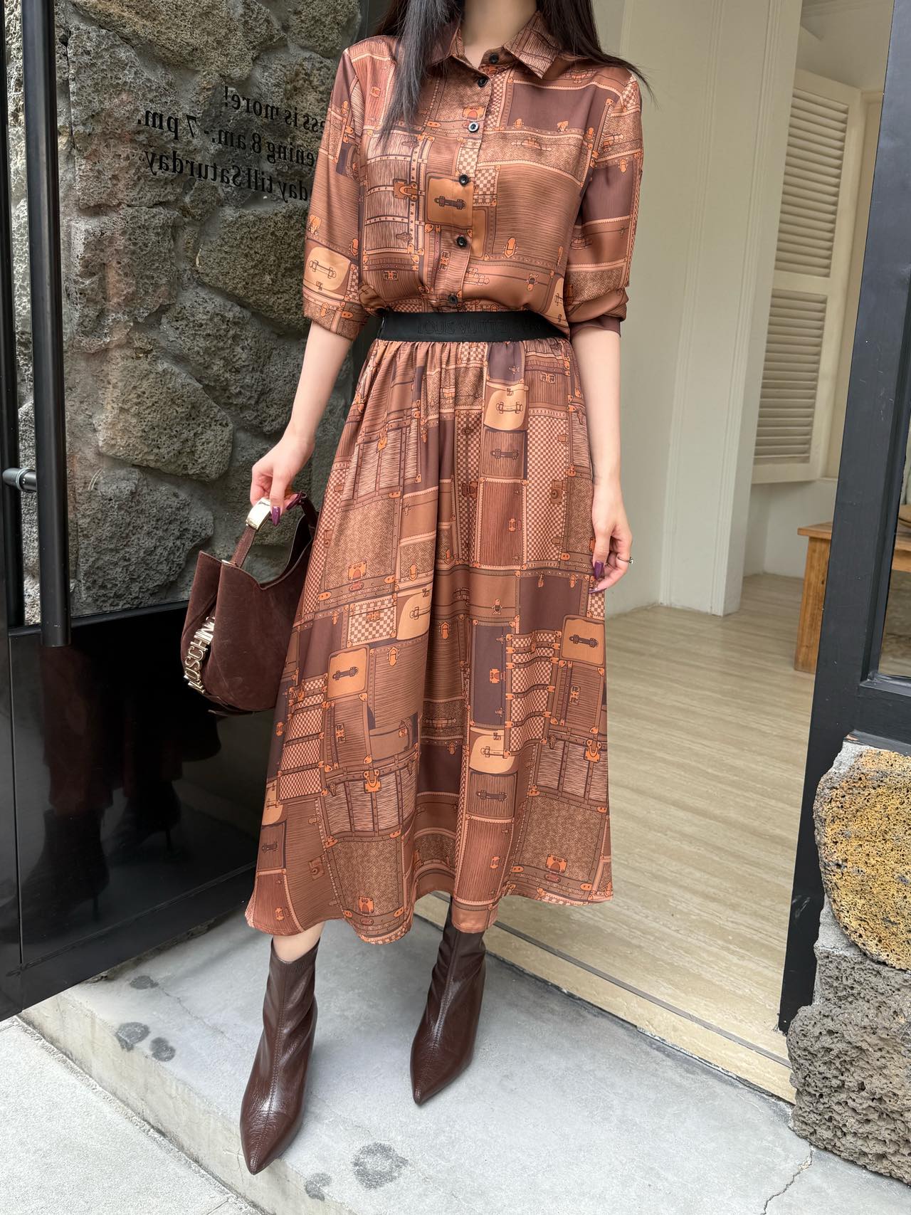 NO:687351,Style number G25123057 LOUIS*Lvjia LV early spring 2026 new model, high-end boutique customized imported twill silk fabric, mulberry silk texture and luster!  Loose and fashionable mid-length skirt with a large hem and letter logo webbing at the waist with contrasting pattern printing!  36-38-40-42 (size 36, waist 64, elastic, skirt length 79),,louis vuitton,louis vuitton,louis vuitton,louis vuitton,skirts,real silk,19860909款号G25123057 LOUIS*驴家LV早春2026年新款 高端精品定制进口斜纹真丝面料、桑蚕丝质感光泽高级！腰间字母logo织带拼接撞色图案印花宽松时尚中长款大裙摆半身裙！36-38-40-42（36码腰围64有弹力,裙长79）发,,louis vuitton,louis vuitton,louis vuitton,louis vuitton,skirts,real silk,,Women's clothing