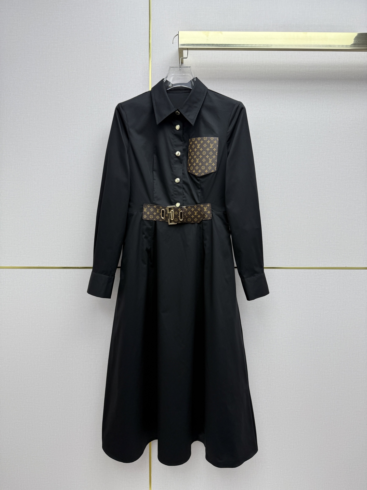 NO:723565,Louis Vuitto*/26SS early spring new style lapel shirt dress/presbyopia leather pocket leather waist button decoration/high quality/two colors and three codes SMLB808, Louis Vuitton-clothing, louis vuitton, louis vuitton, skirts, shirts,19860909Louis Vuitto*/26SS早春新款翻领衬衫连衣裙/老花皮口袋皮腰扣装饰/高品质/两色三码SMLB808,路易威登-服装,louis vuitton,louis vuitton,skirts,shirts,,Women's clothing