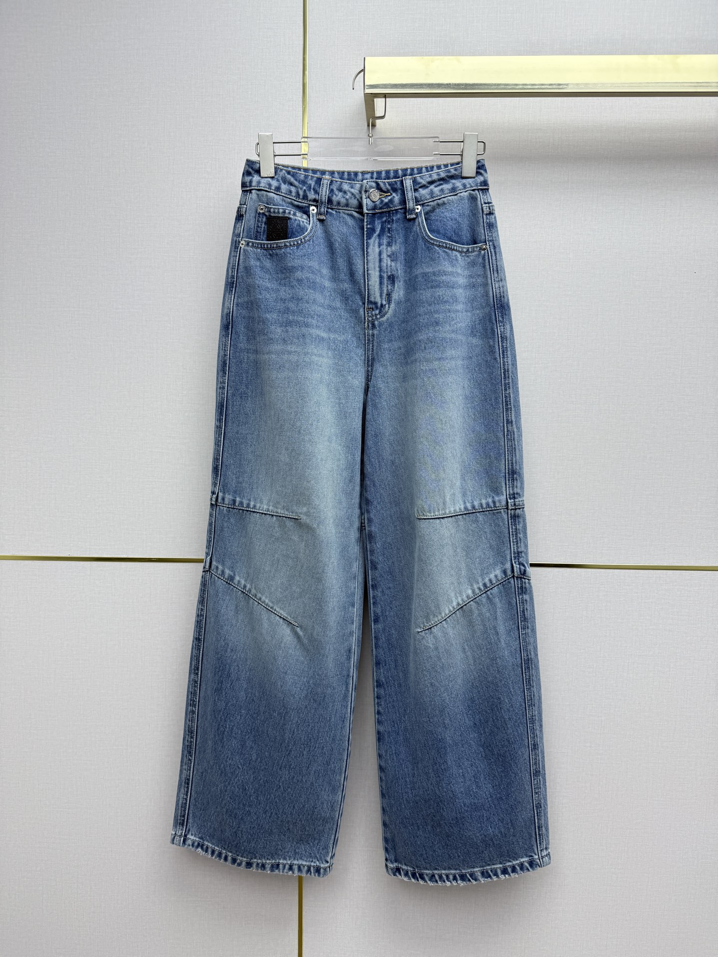 NO:723489,Loew*/26SS new denim wide-leg pants/letter logo embroidery decoration/gradient color washing process/versatile item/blue smoke black/two colors and five codes 26-27-28-29-30/B808, Loewe-clothing, loewe, loewe,19860909Loew*/26SS新款牛仔阔腿裤/字母Logo绣花装饰/渐变色洗水工艺/百搭单品/蓝色烟黑色/两色五码26-27-28-29-30/B808,罗意威-服装,loewe,loewe,,Women's clothing