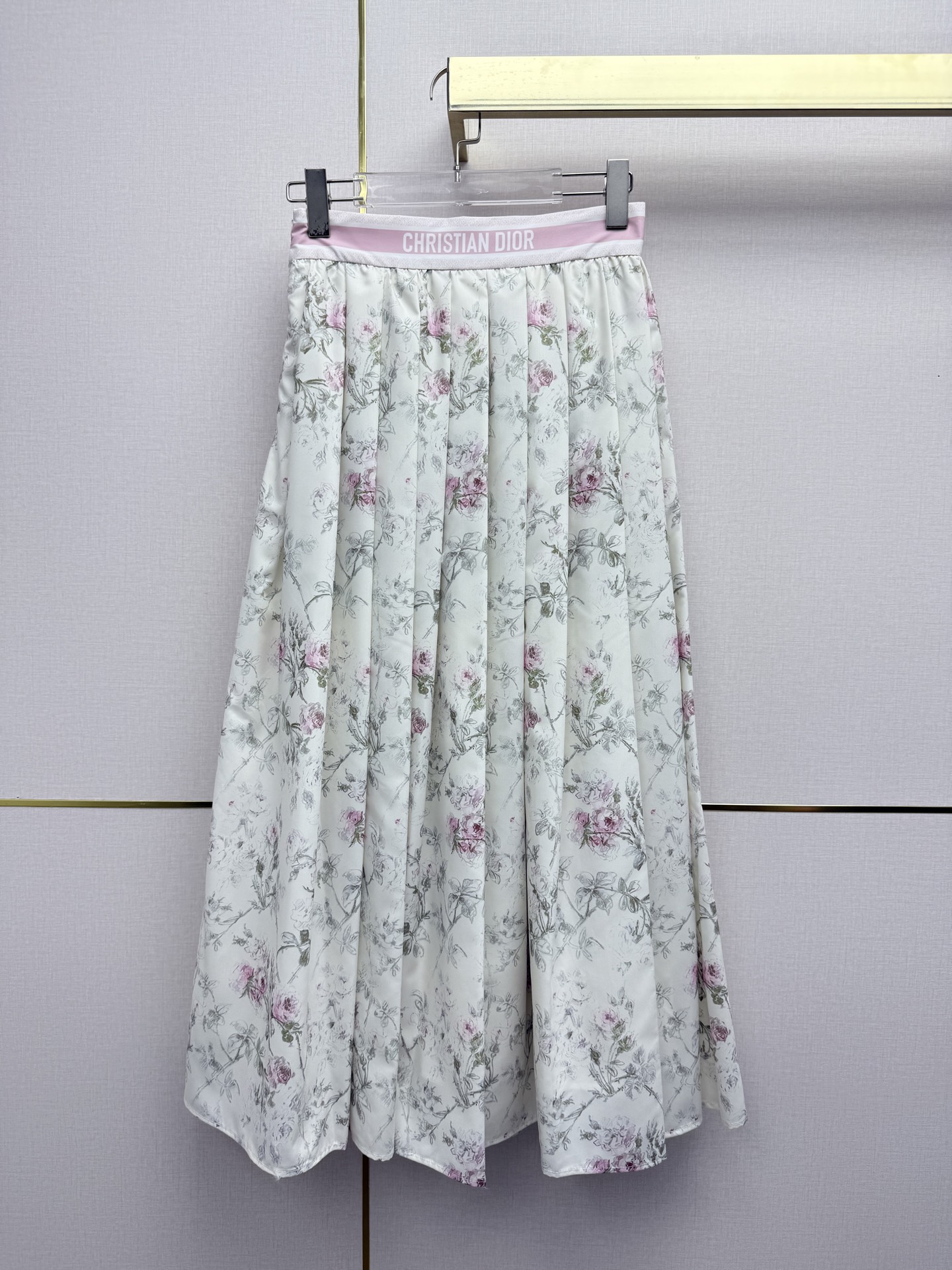 NO:723598,Dio*/26SS new style pleated skirt/pattern printed fabric/letter waistline/precisely raise the waistline to create a '37-point' body proportion/large pleated skirt design, flexible and elegant when walking, tolerant of various leg types/two colors and three sizes SMLB808, Dior-clothing, dior, dior, skirts,19860909Dio*/26SS新款收褶半身裙/图案印花面料/字母腰头/精准拉高腰线,打造“三七分”身材比例/大裙摆百褶设计,行走间灵动飘逸,包容各种腿型/两色三码SMLB808,迪奥-服装,dior,dior,skirts,,Women's clothing