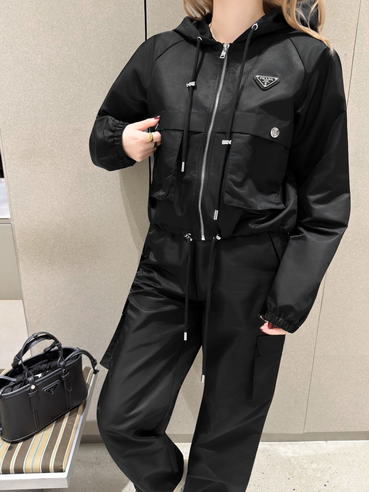 NO:721438,Model upper body picture sold separately,Prada-clothing,prada,19860909模特上身图 分开出售,普拉达-服装,prada,,Women's clothing