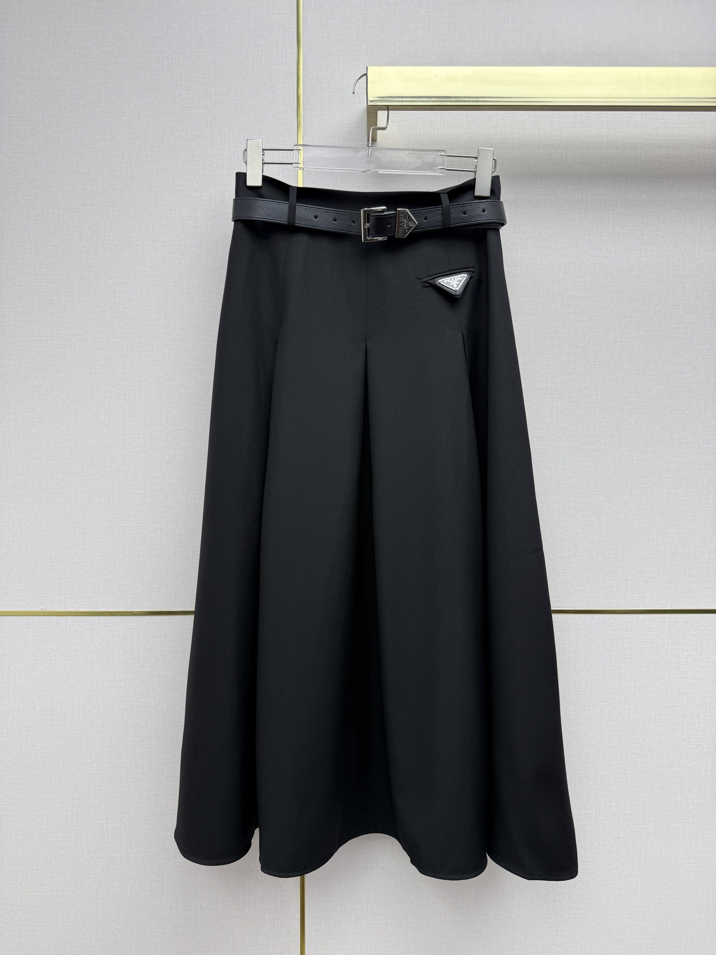 NO:723659,Prad*/26SS new skirt/inner I-pleat A hem pattern/classic triangle logo decoration/matching belt/universal style/two colors and three codes SMLB808, Prada-clothing, prada, prada, skirts,19860909Prad*/26SS新款半身裙/内工字褶A摆版型/经典三角标装饰/搭配腰带/百搭款/两色三码SMLB808,普拉达-服装,prada,prada,skirts,,Women's clothing