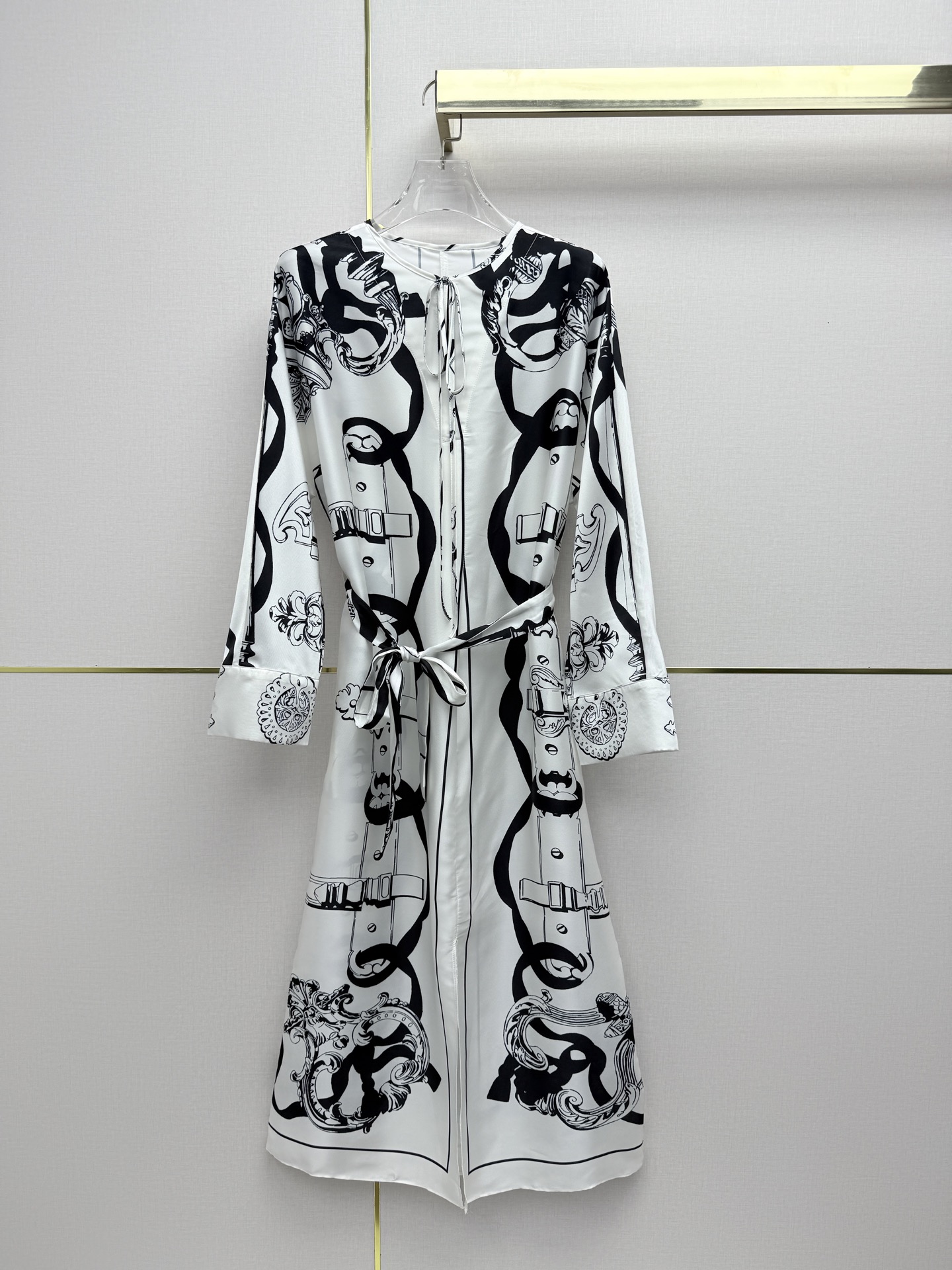 NO:723663,Herme*/26SS new silk V-neck dress/pattern print decoration/matching belt/high quality/two colors and four sizes SMLXLB808, Hermes-clothing, hermes,hermes,skirts,real silk,19860909Herme*/26SS新款真丝V领连衣裙/图案印花装饰/搭配腰带/高品质/两色四码SMLXLB808,爱马仕-服装,hermes,hermes,skirts,real silk,,Women's clothing