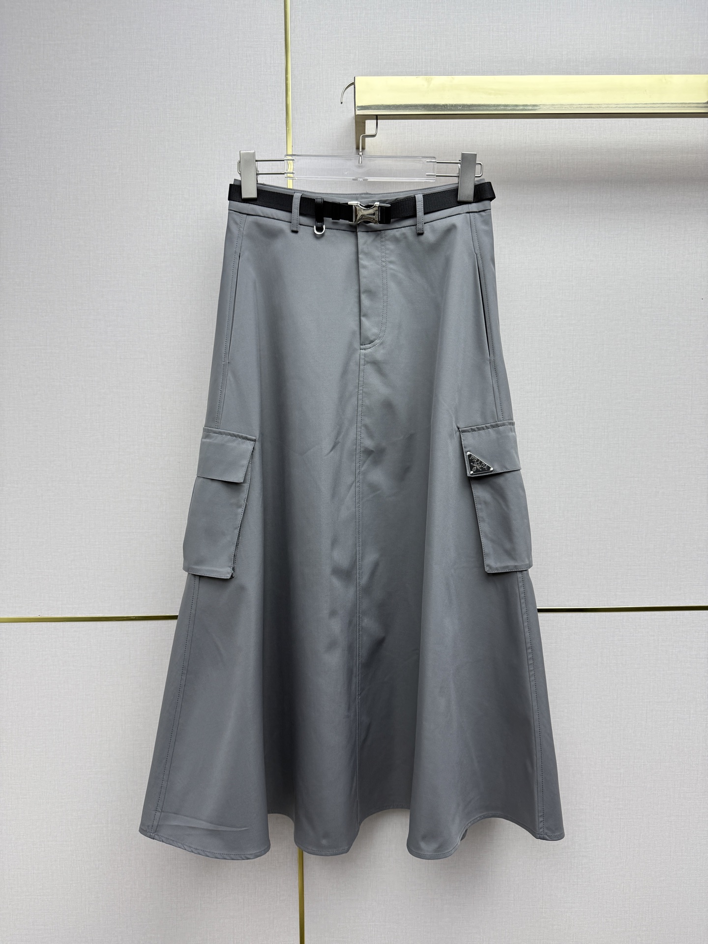 NO:723577,Prad*/26SS new style skirt/large pockets with classic triangle logo decoration/large swing A-shaped version/work style/matching belt/fashionable and elegant/two colors and three codes SMLB808, Prada-clothing, prada, prada, skirts,19860909Prad*/26SS新款半身裙/大口袋经典三角标装饰/大摆A摆版型/工装风/搭配腰带/时尚大方/两色三码SMLB808,普拉达-服装,prada,prada,skirts,,Women's clothing